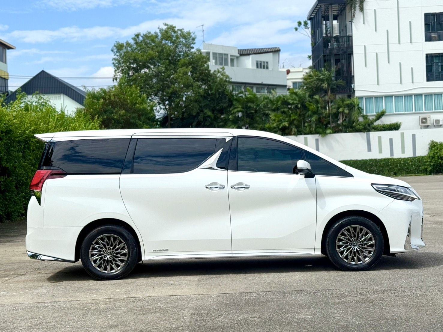 Lexus LM300h (7 Seat) ปี 2021