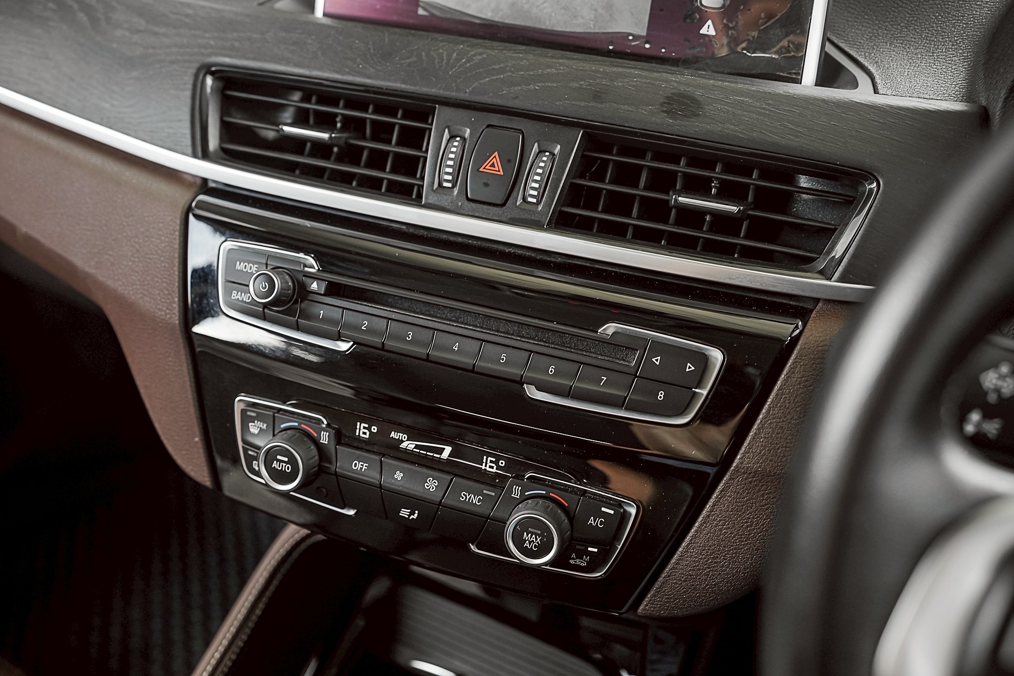 BMW X1 sDrive18i Xline ปี 2017