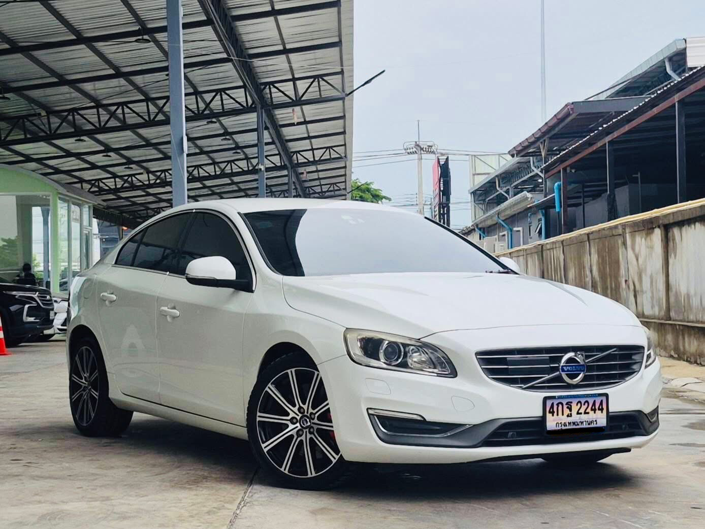 VOLVO S60 T5 Minor Change ปี 2016