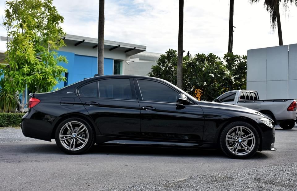 BMW 330e plug-in M Performance ปี 2017