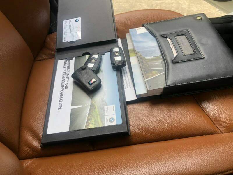 BMW 320d e90 SE V-shape LCI สีขาว ปี 2011