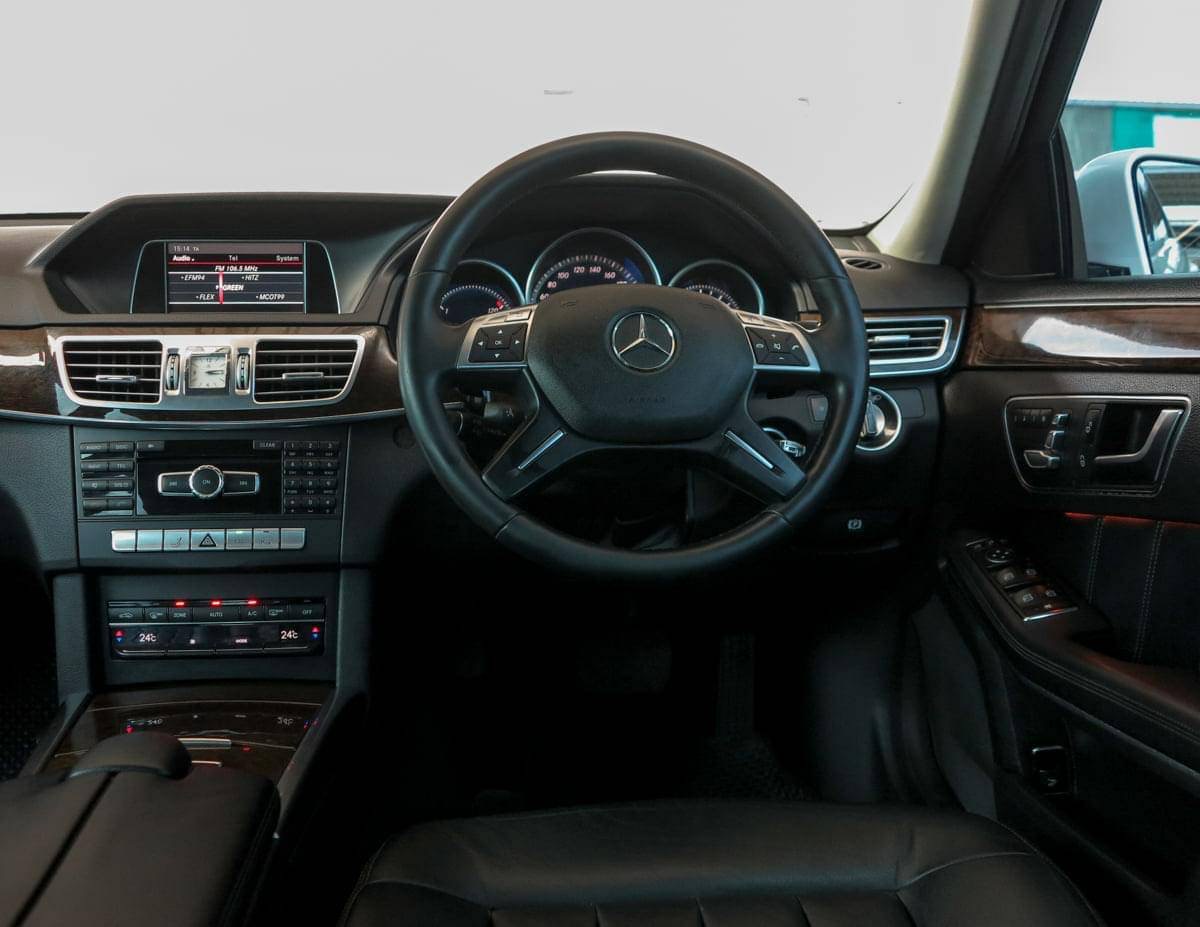 Mercedes Benz E200 CGI 2.0 Executive Facelift ปี 2013