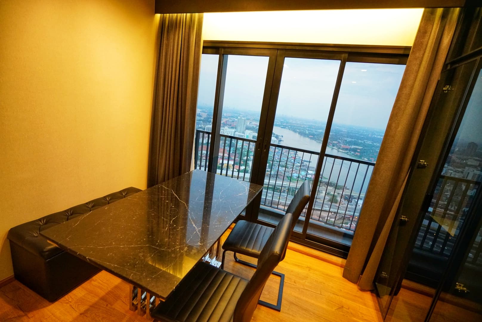 ขาย The Politan Rive ห้องมุม