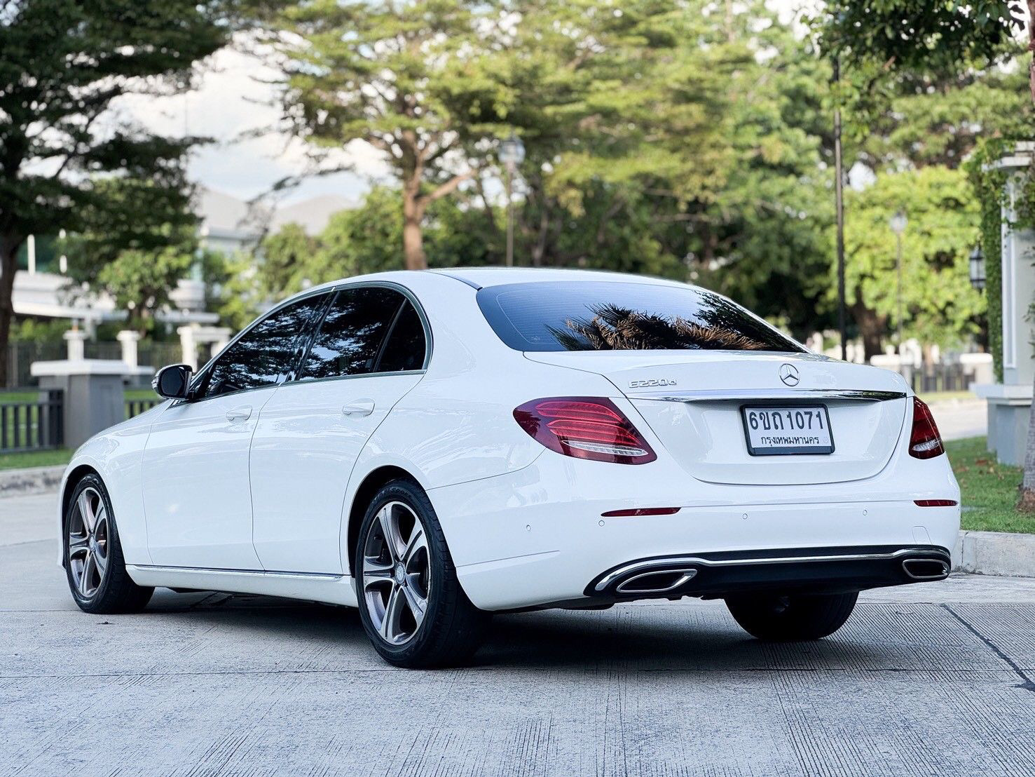 Mercedes Benz E220d (ดีเซลล้วน) Top W213 ปี 2017