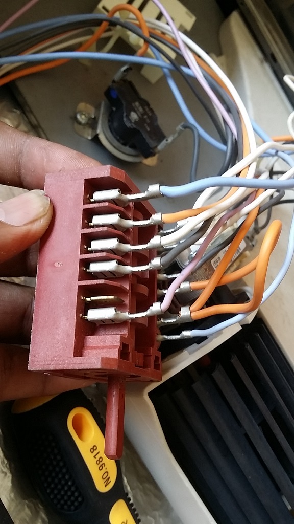 ซ่อมเตาอบไฟฟ้า ยี่ห้อ ELECTROLUX รุ่น EOB31002X อาการไม่ร้อนเครื่องไม่ทำงาน