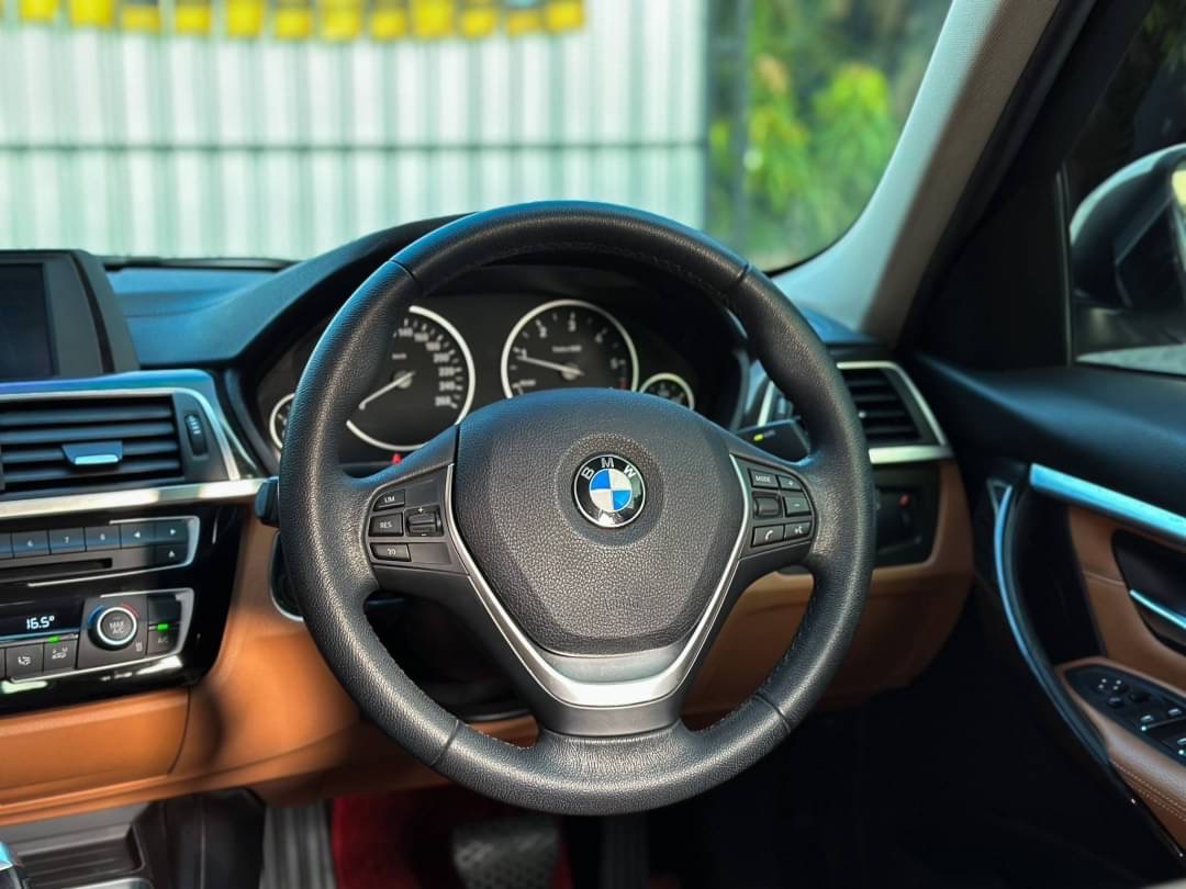 BMW 320d F30 LCI ปี 2018