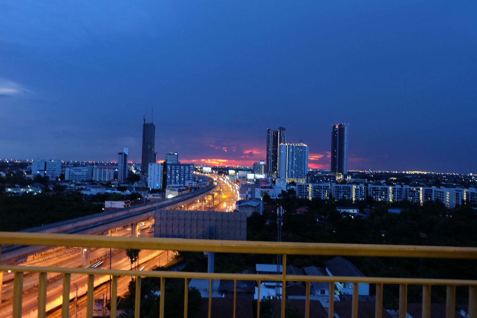 ให้เช่า คอนโด 2 นอน Aspire 1 รัตนาธิเบศร์ ห้องมุม ใกล้ Central รัตนาธิเบศร์