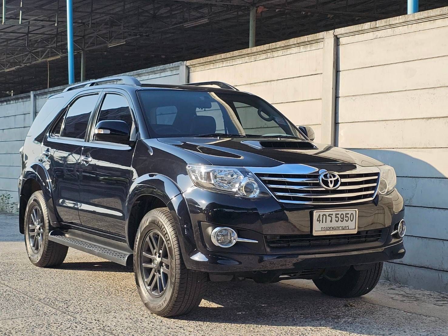 Toyota Fortuner 3.0V ปี 2015