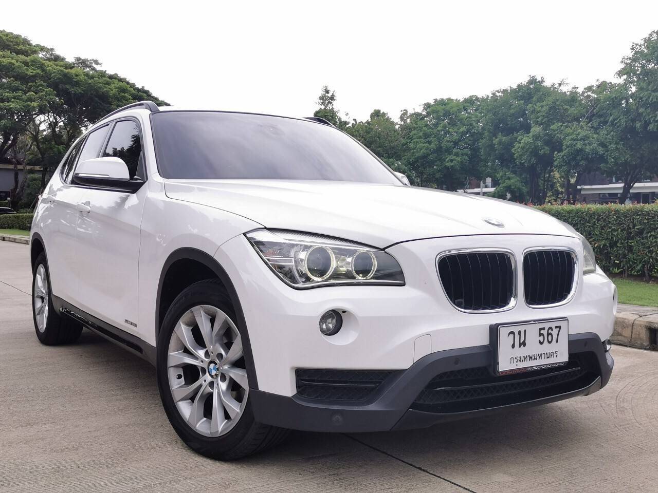 BMW X1 2.0I Sport สีขาวเบาะแดง ปี 2014
