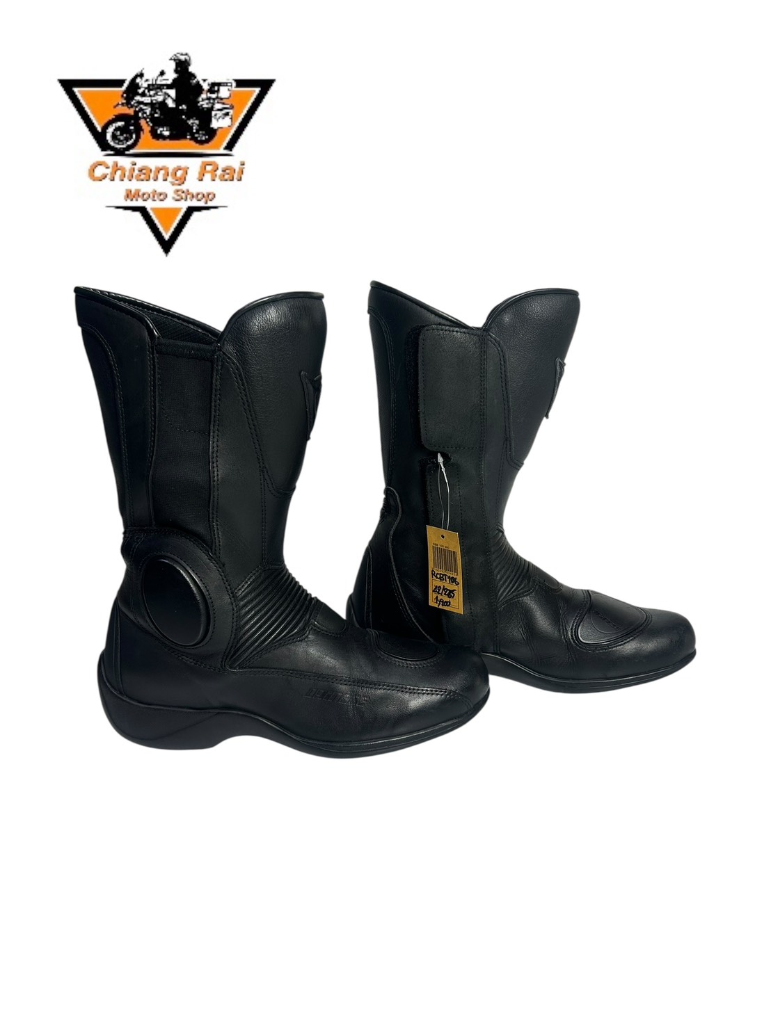 รองเท้าขี่มอเตอร์ไซด์( มือสอง) RCBT-106 Size ขนาดจากป้าย 42:EUR / 8:UK / 26.5:Cm.(Dainese)