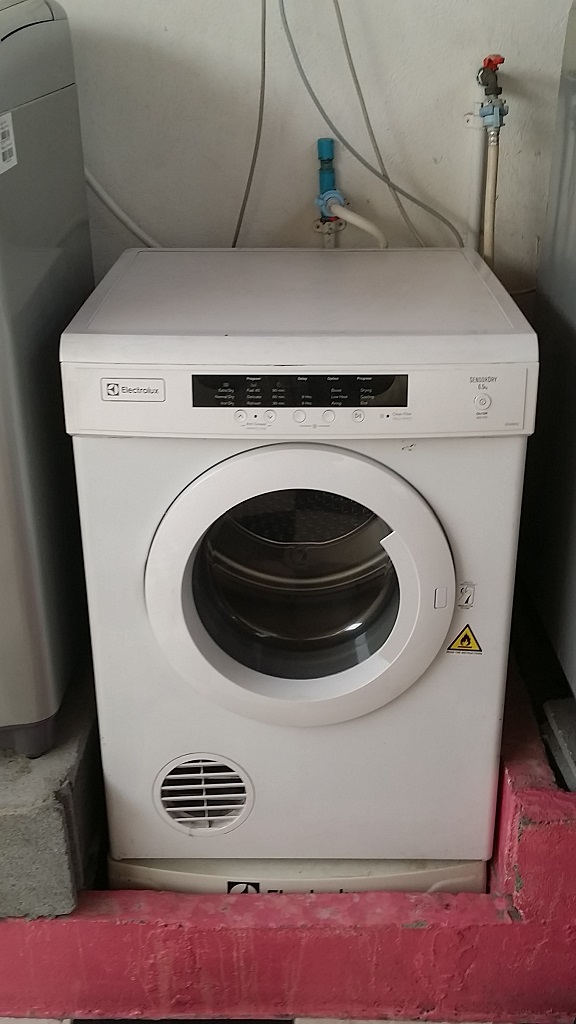 ซ่อมเครื่องอบผ้า ยี่ห้อ Electrolux รุ่น EDV6552 อาการเปิดติดๆดับๆ
