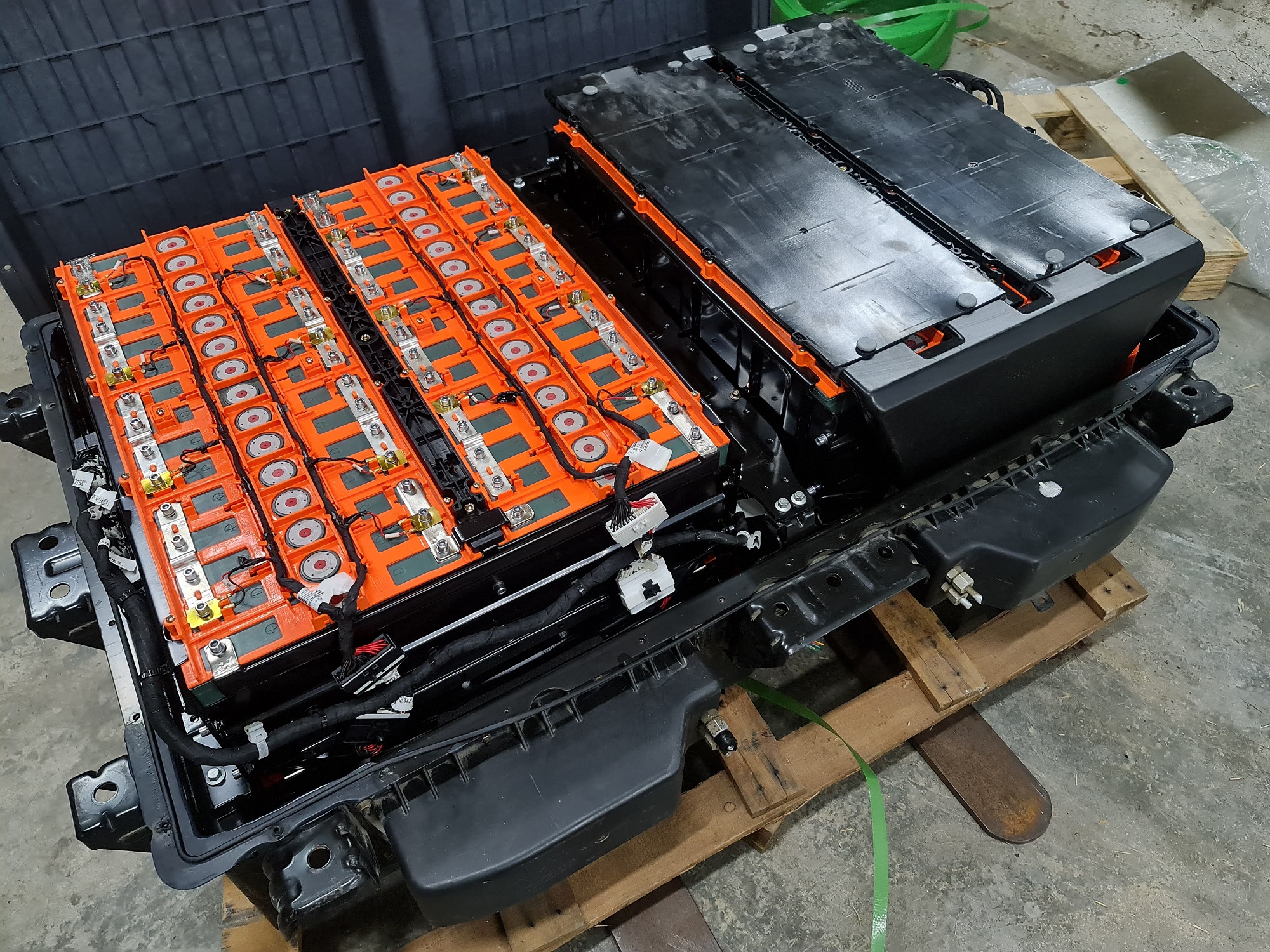 แบตเตอรี่ลิเธียมรับประกอบ ทำตามสั่ง OEM สำหรับระบบโซล่าเซลล์ รถกอล์ฟไฟฟ้า โฟลคลิฟท์ไฟฟ้า รถไฟฟ้า CATL Samsung SDI , LG chem , CALB , Lishen