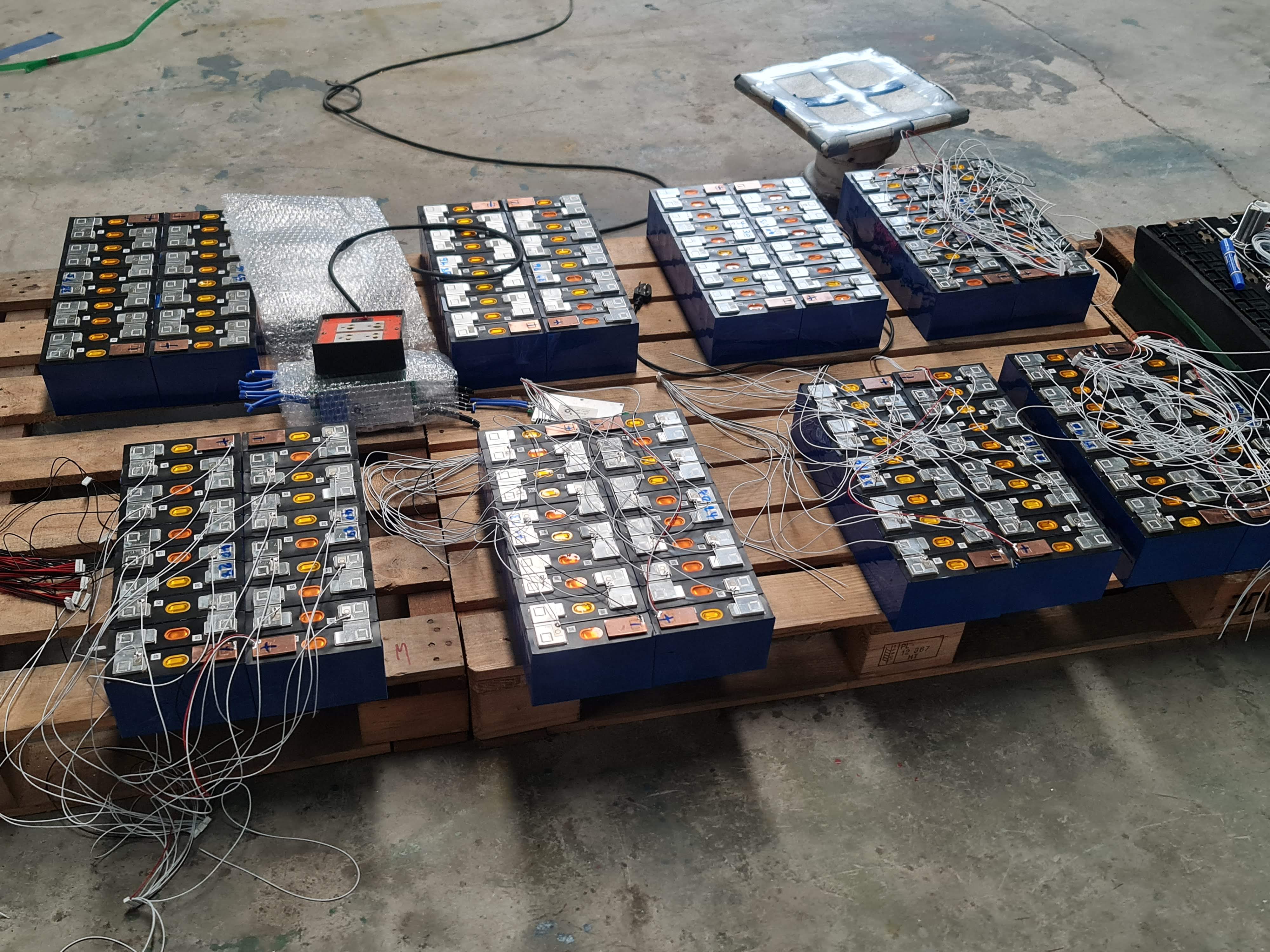 แบตเตอรี่ลิเทียม NMC LFP 72v 50ah 60Ah 70ah 80ah 100ah ประกอบตามสั่ง งาน Tuktuk ไฟฟ้า