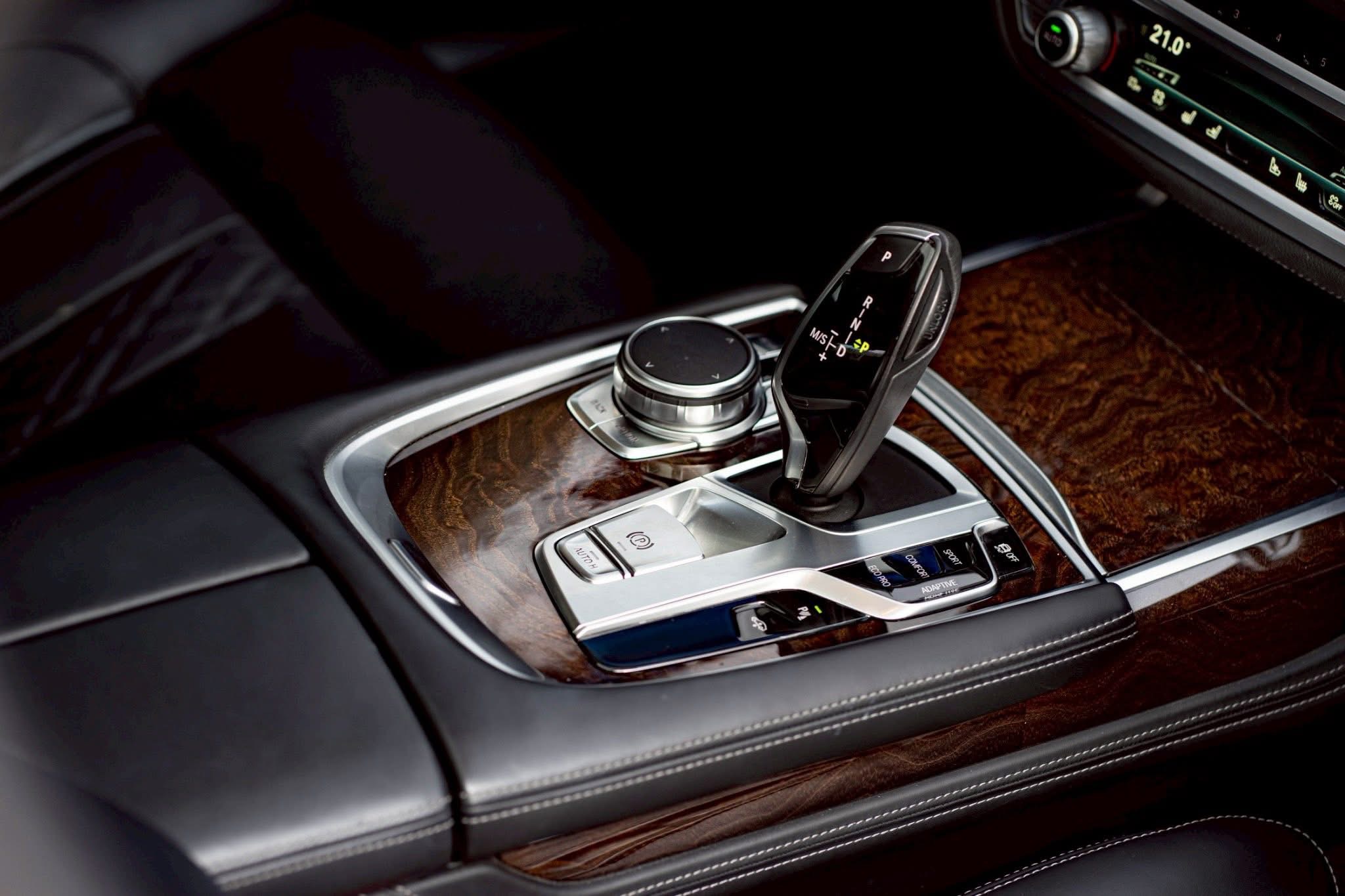 BMW 740Li Pure Excellence (Model G12 CBU) ปี 2017