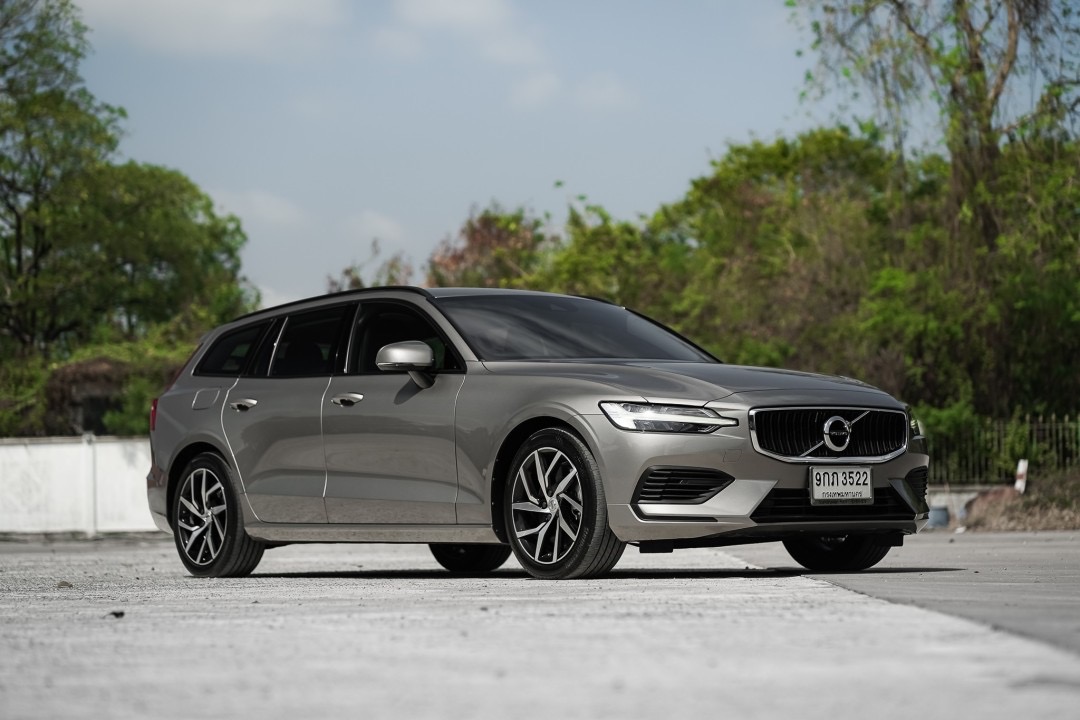 Volvo V60 T8 Momentum AWD ปี 2019