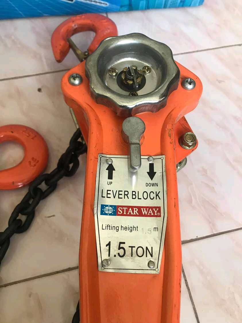 รอกโซ่มือโยก STARWAY ขนาด 1.5 ตัน โซ่ยาว 1.5 เมตร (กำมะลอ)