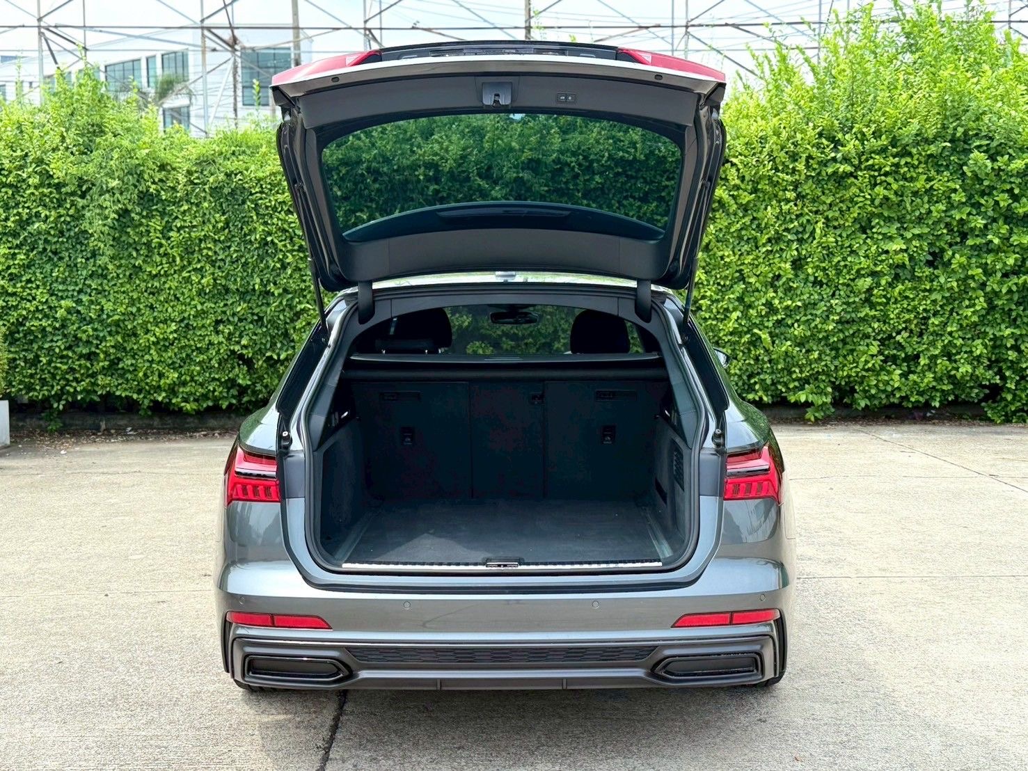 Audi A6 Avant 45 TFSI S-line Black Edition ปี 2020 สีเทา