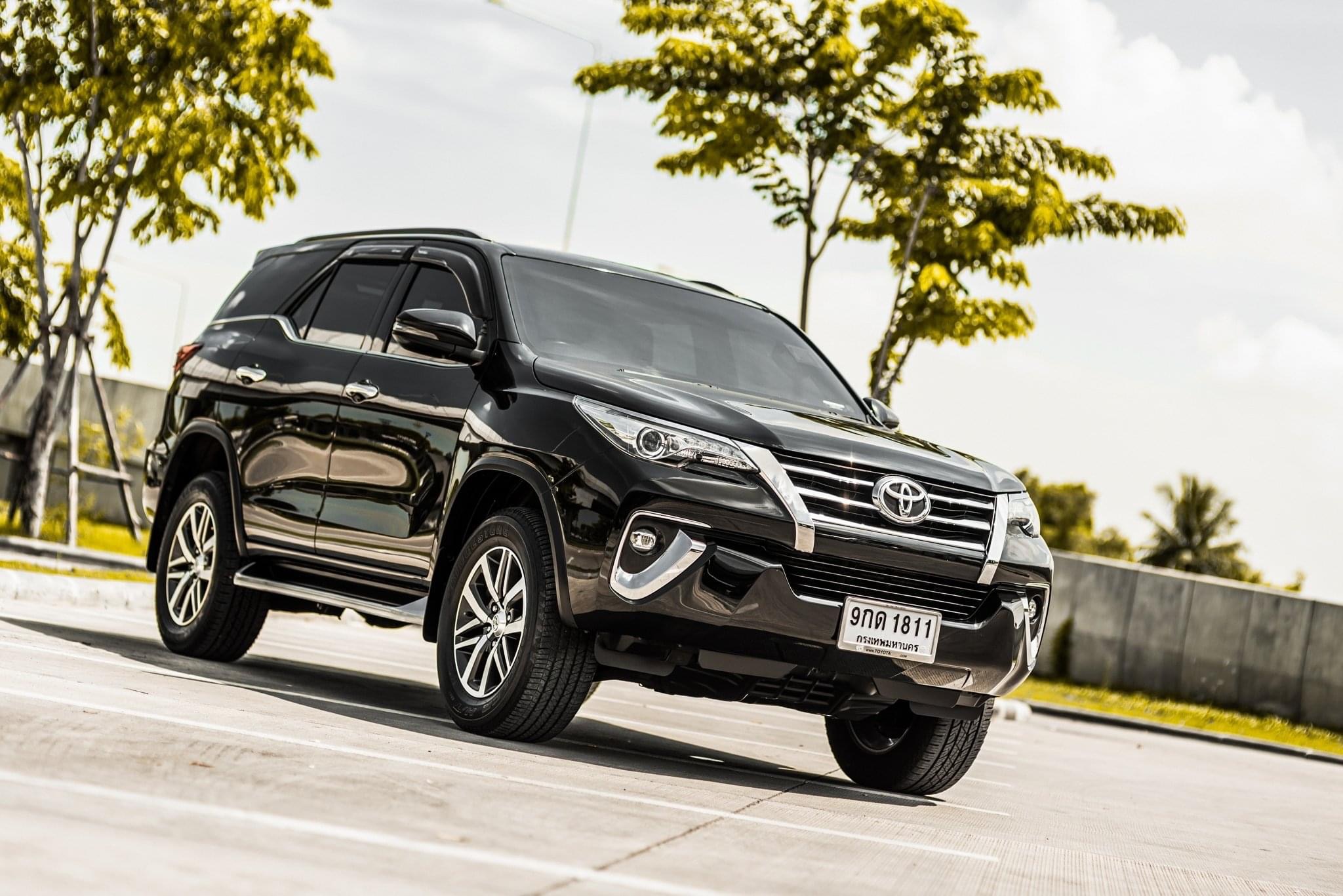 Toyota Fortuner 2.4 V 2WD AT ปี 2019