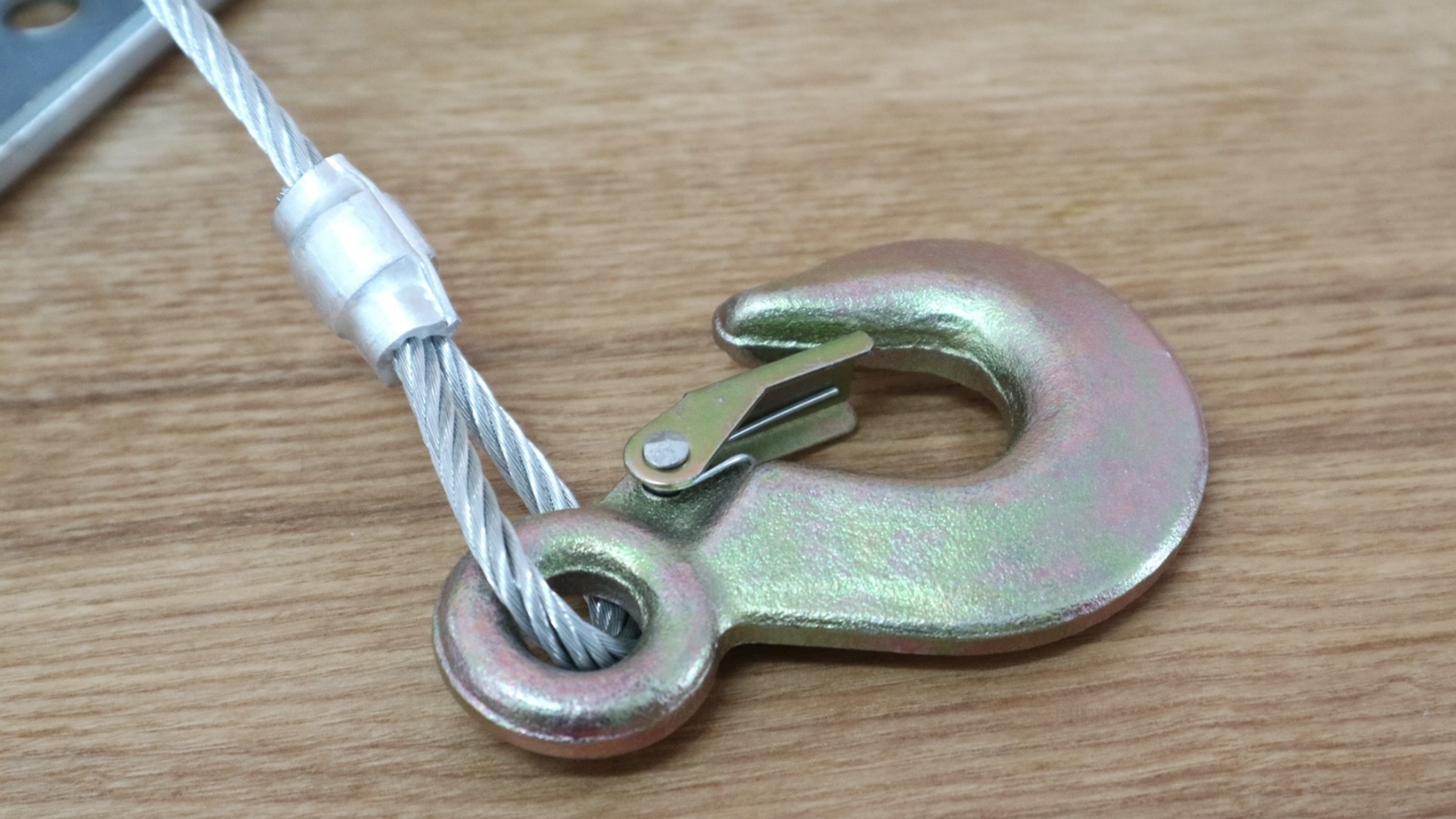 รอกสลิง มือหมุน BERALA 1200 ปอนด์ (ขนาด 545.5 กิโลกรัม) สลิงยาว 10 เมตร หนา 4.5 มิล