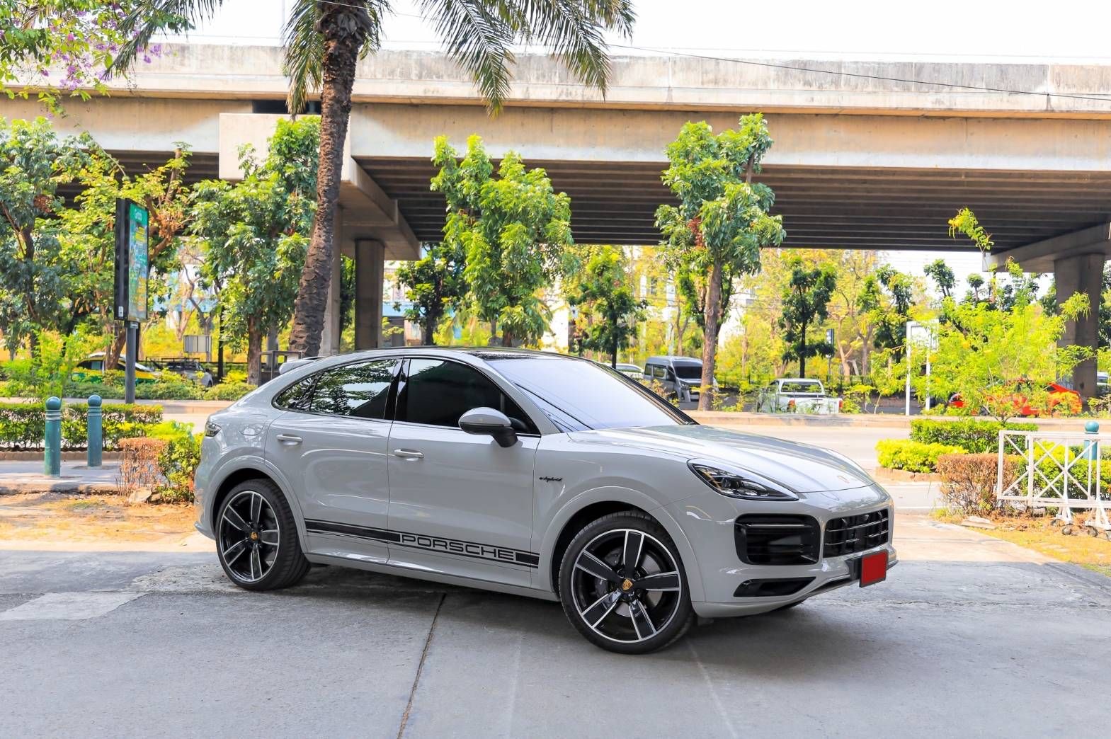 Porsche Cayenne Coupe Hybrid ปี 2022
