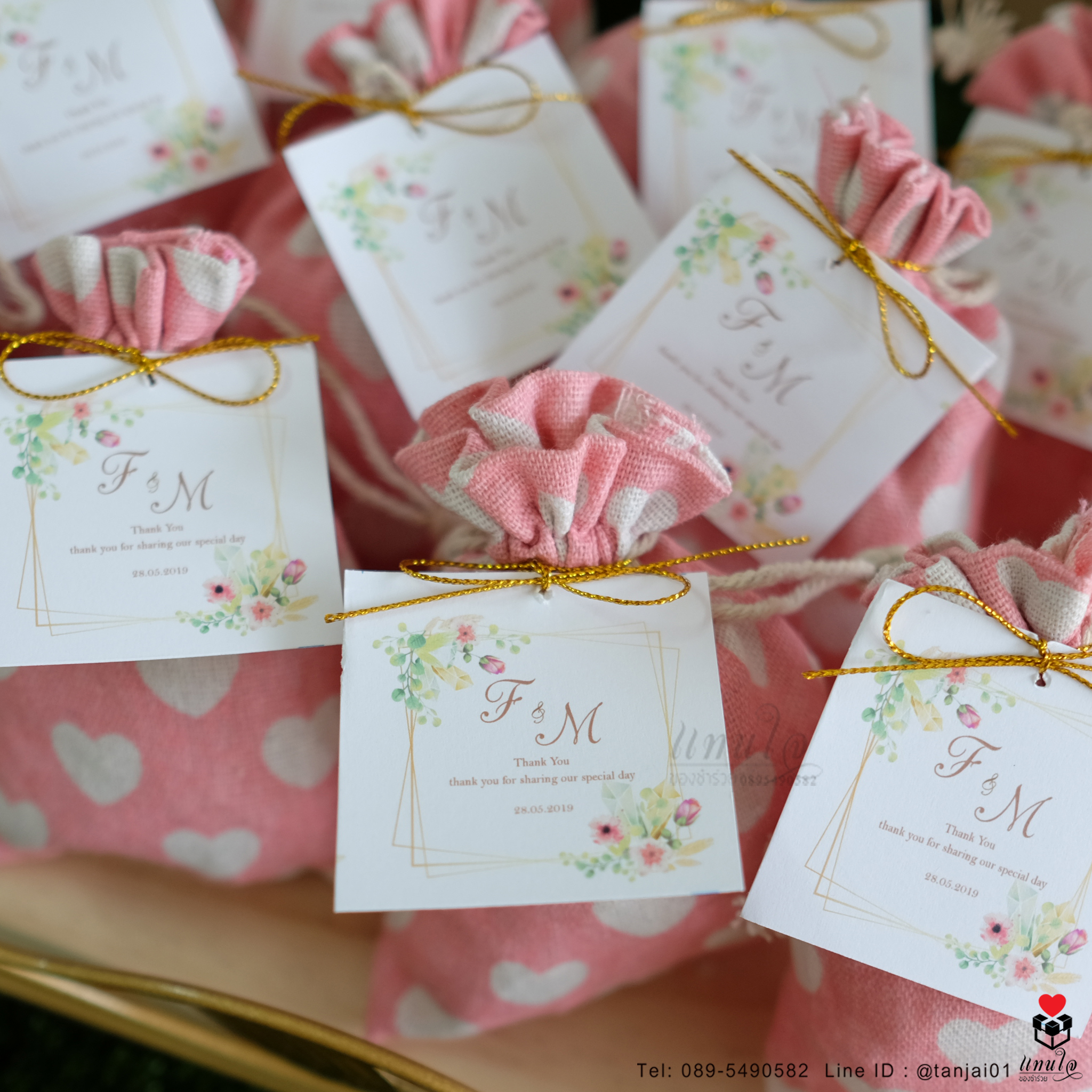 ถุงผ้าหูรูด ถุงผ้าขนาเล็ก ของชำร่วยงานแต่งงาน ผูกป้ายชื่อ ด้วยโบว์ดิ้นทอง