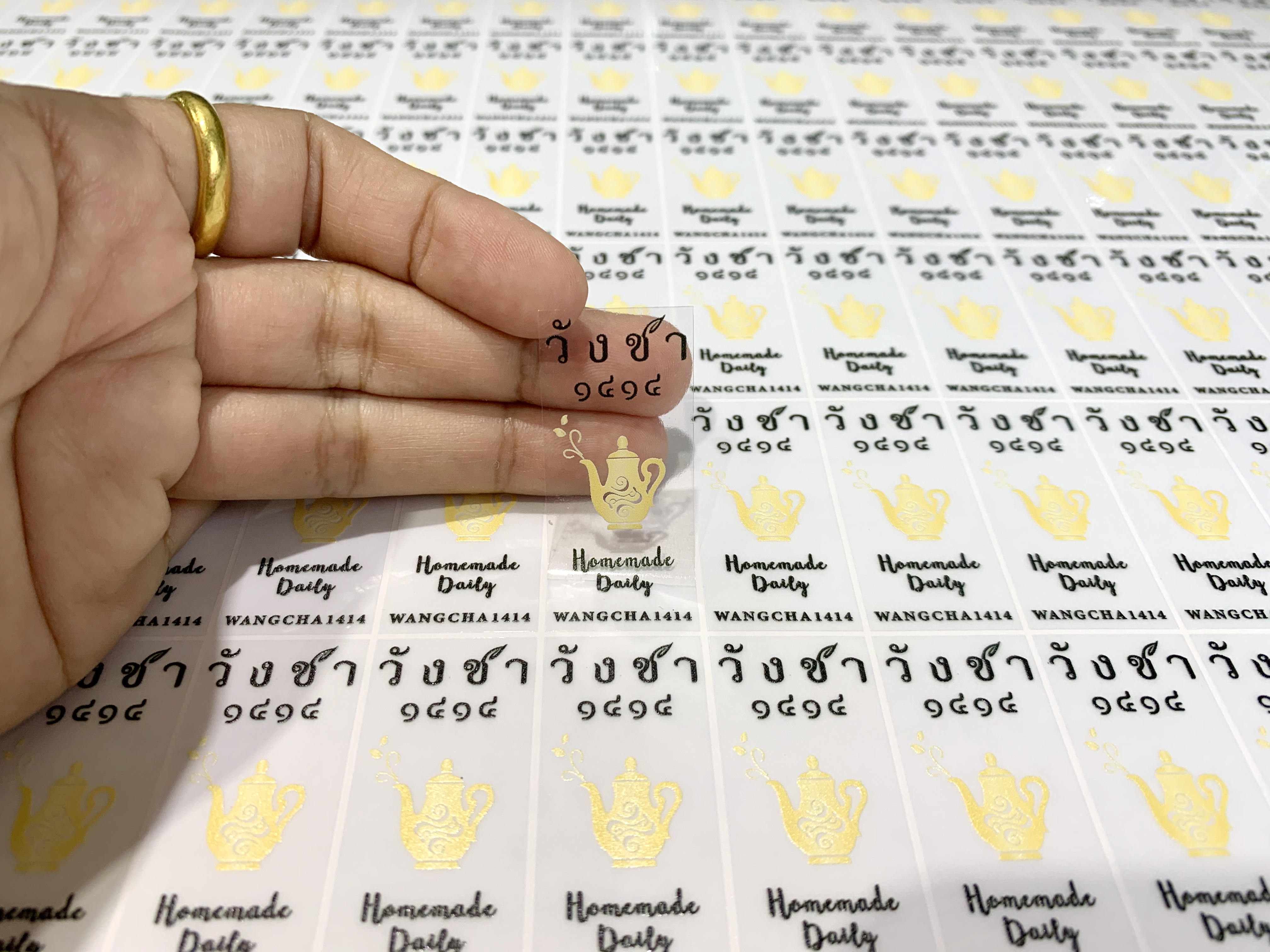 สติ๊กเกอร์ใสรองพื้นหมึกขาว หมึกขาว พิมพ์หมึกขาว