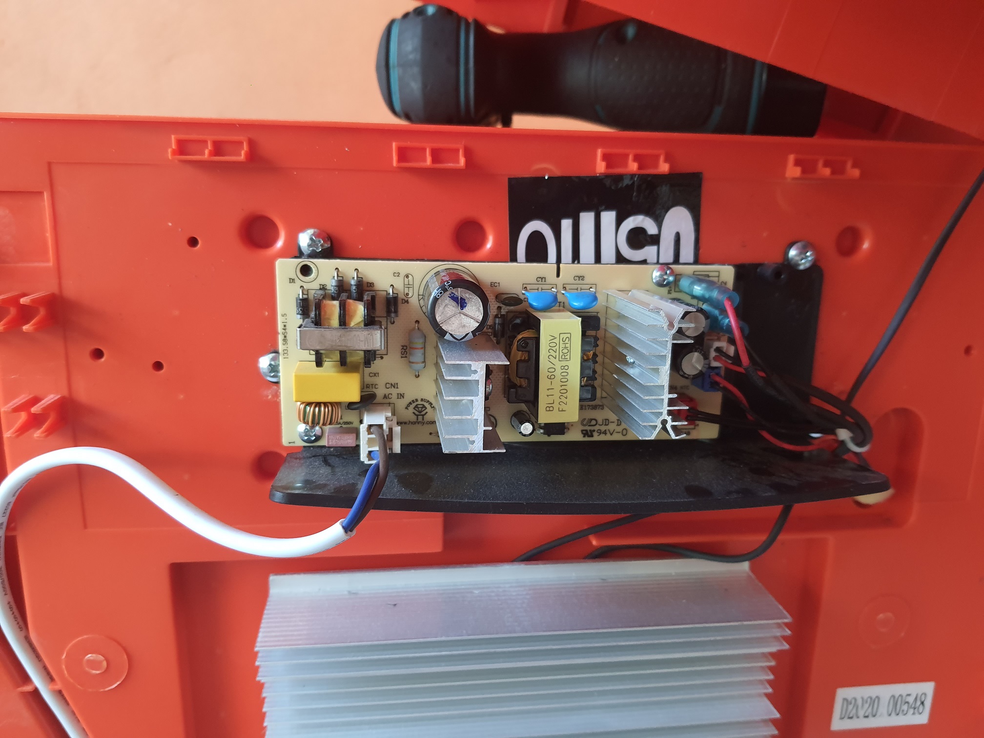 ซ่อมตู้เย็นขนาดเล็ก ยี่ห้อ OLLY รุ่น OLR02R อาการเครื่องทำงานแล้วดับ