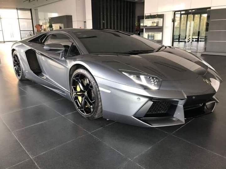 Lamborghini Aventador LP700-4 ปี2012