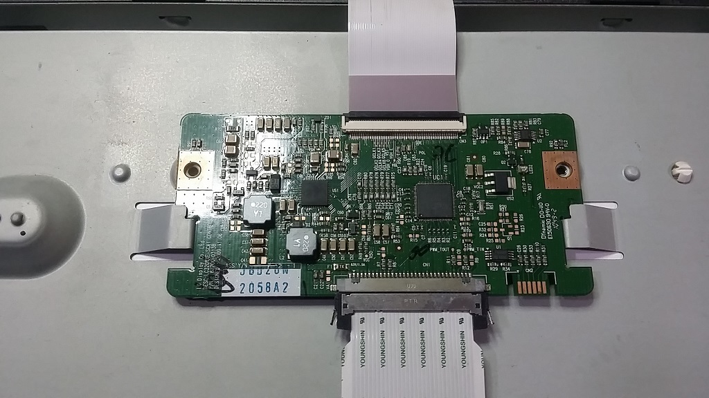 ซ่อมโทรทัศน์ LCD-TV ยี่ห้อ LG รุ่น 32LD330 อาการเปิดติดบ้างไม่ติดบ้าง