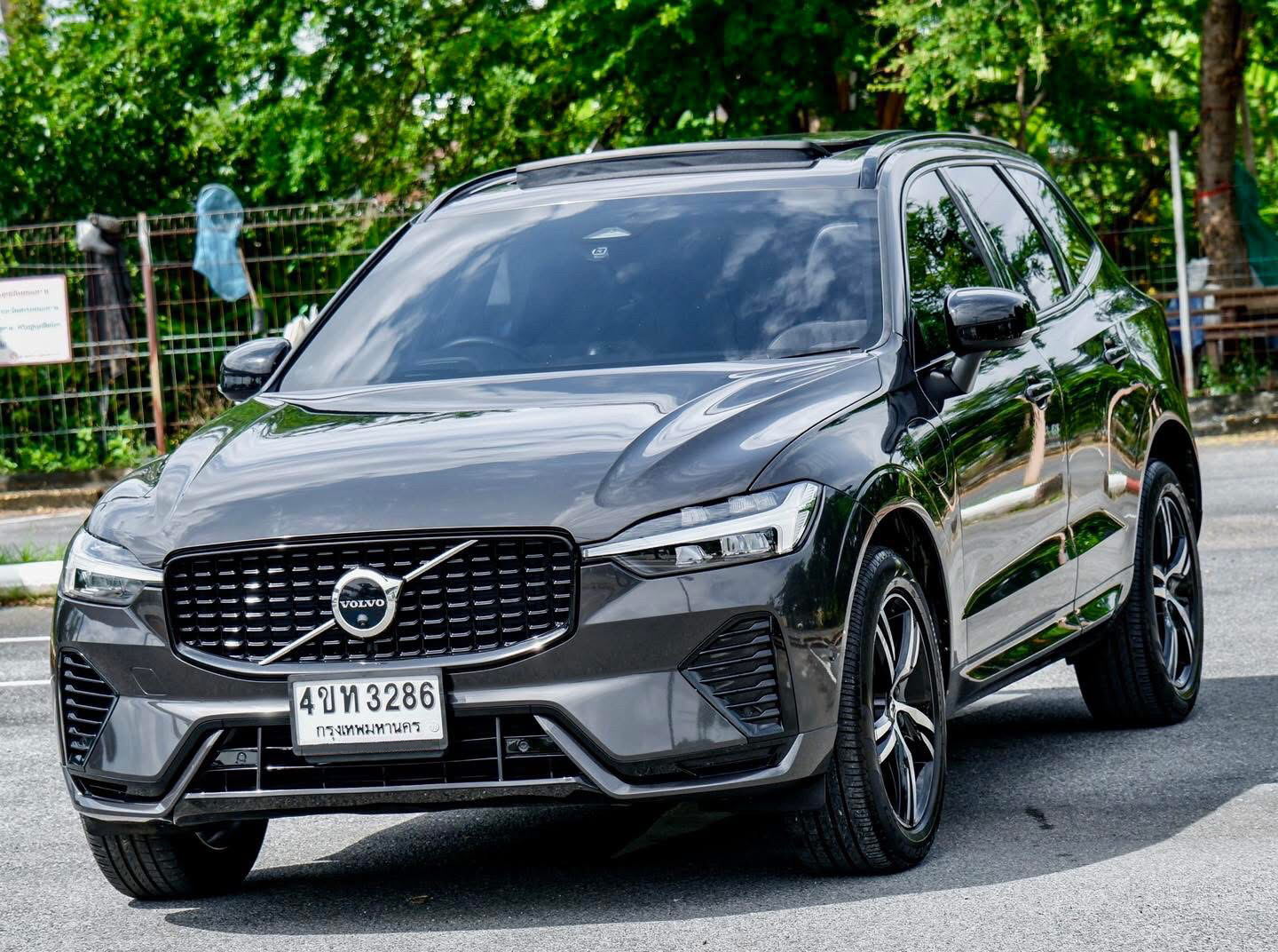Volvo XC60 Recharge T8 AWD R-Design ปี 2022