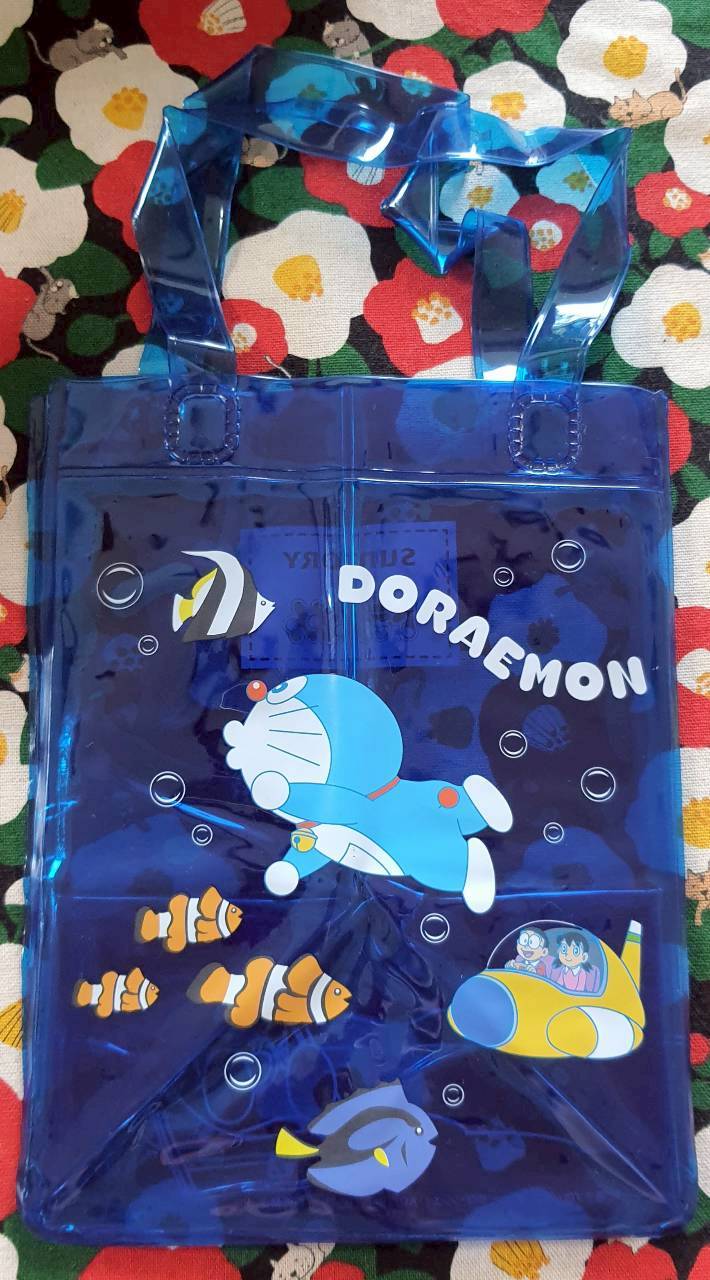 โดเรม่อน Doraemon กระเป๋าใส่ของ กระเป๋าเครื่องสำอาง ใส่ของ น่ารักมากค่ะ จากญีปุ่น Size : 15 x 20 x 15 cm
