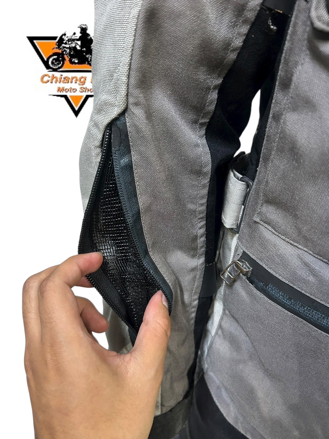 เสื้อขี่มอเตอร์ไซด์( มือสอง) RCTA 801 อก 46" ยาว 25 (L) **REV'IT**