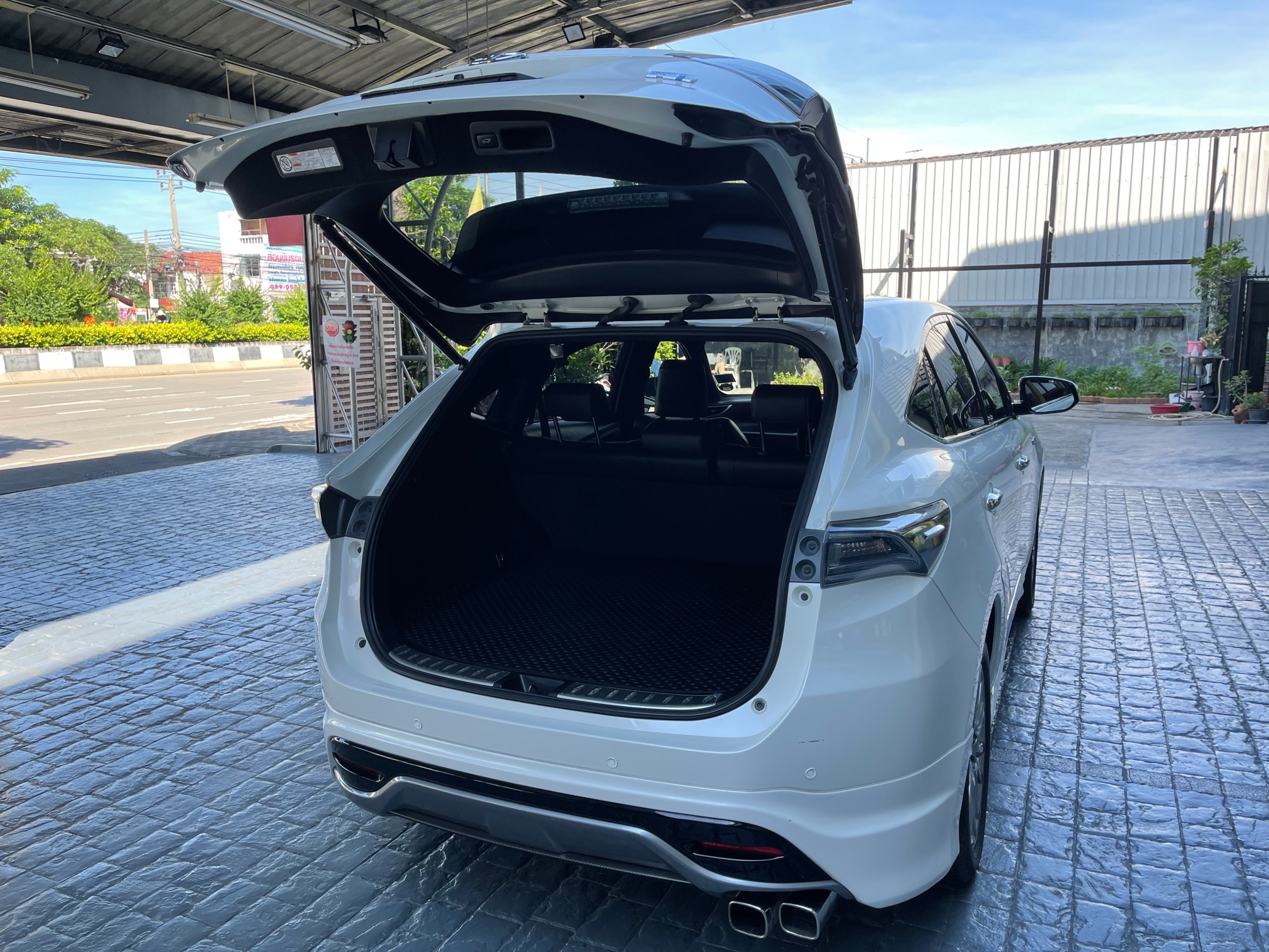 Toyota Harrier 2.5 Hybrid ปี 2015