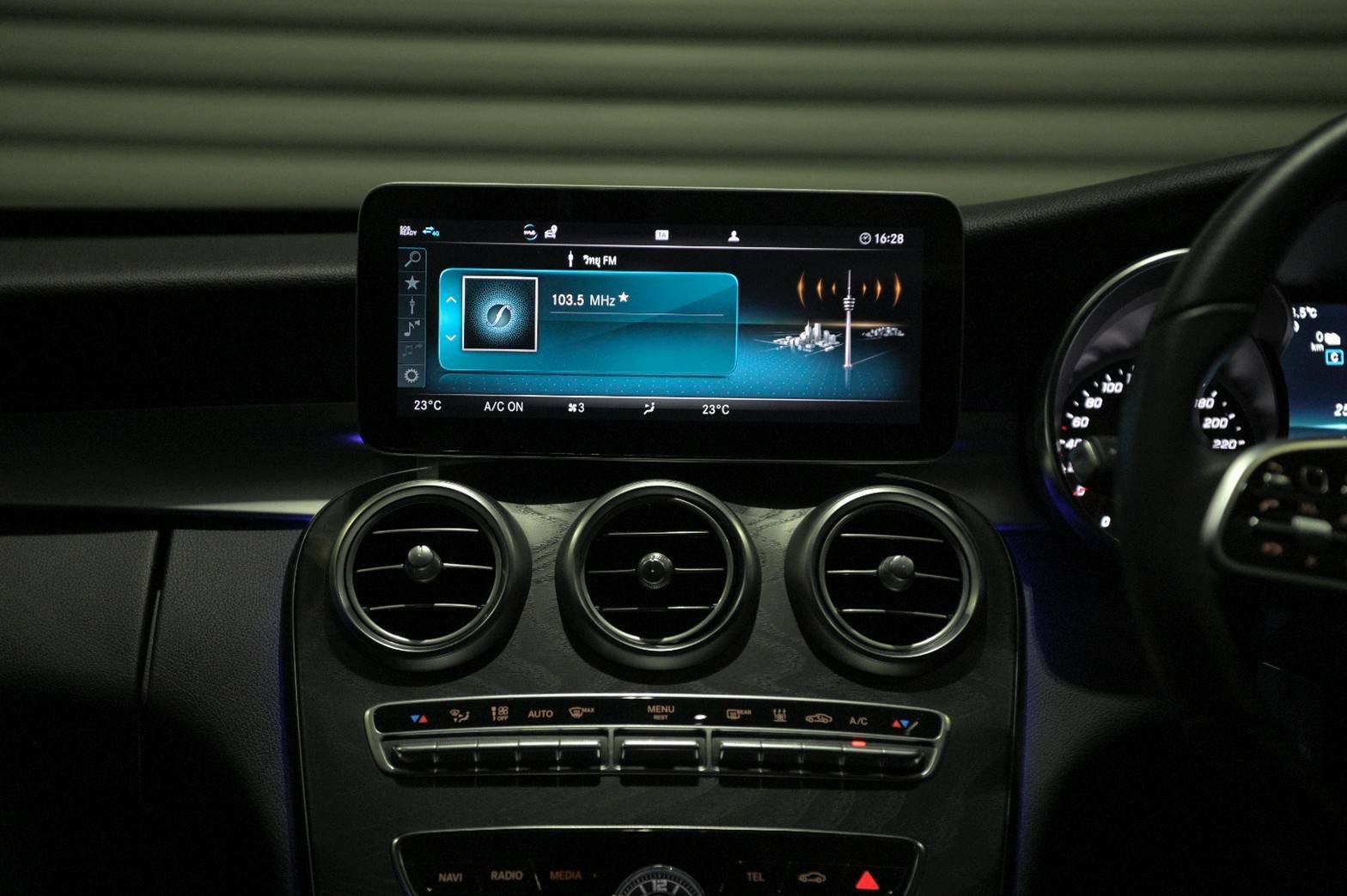 Mercedes-Benz C300e Avantgrade ปี 2020