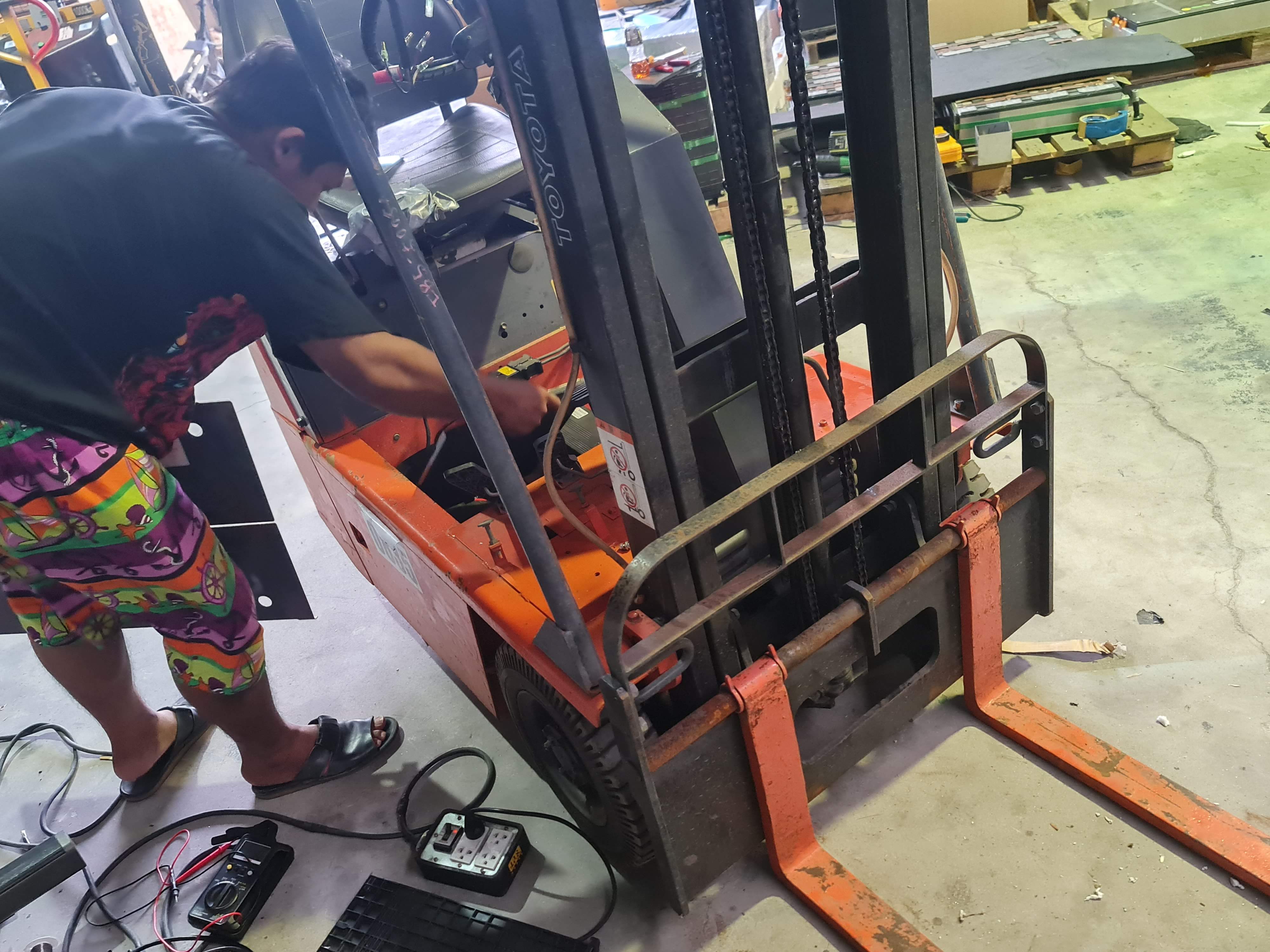 แบตเตอรี่ลิเทียมสำหรับรถยกไฟฟ้า โฟลคลิทฟ์ไฟฟ้า electric forklift ขนาด 0.5 ตัน 24v 48v