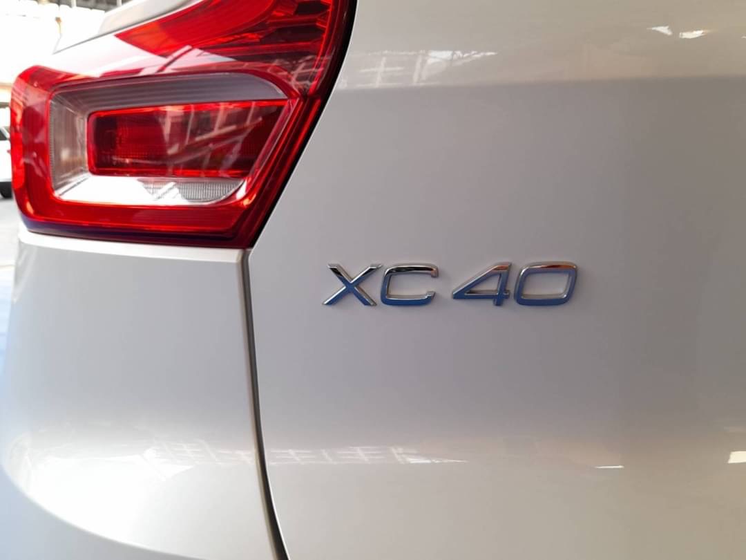 VOLVO XC40 T5 AWD R -Design ปี 2019 สีขาว