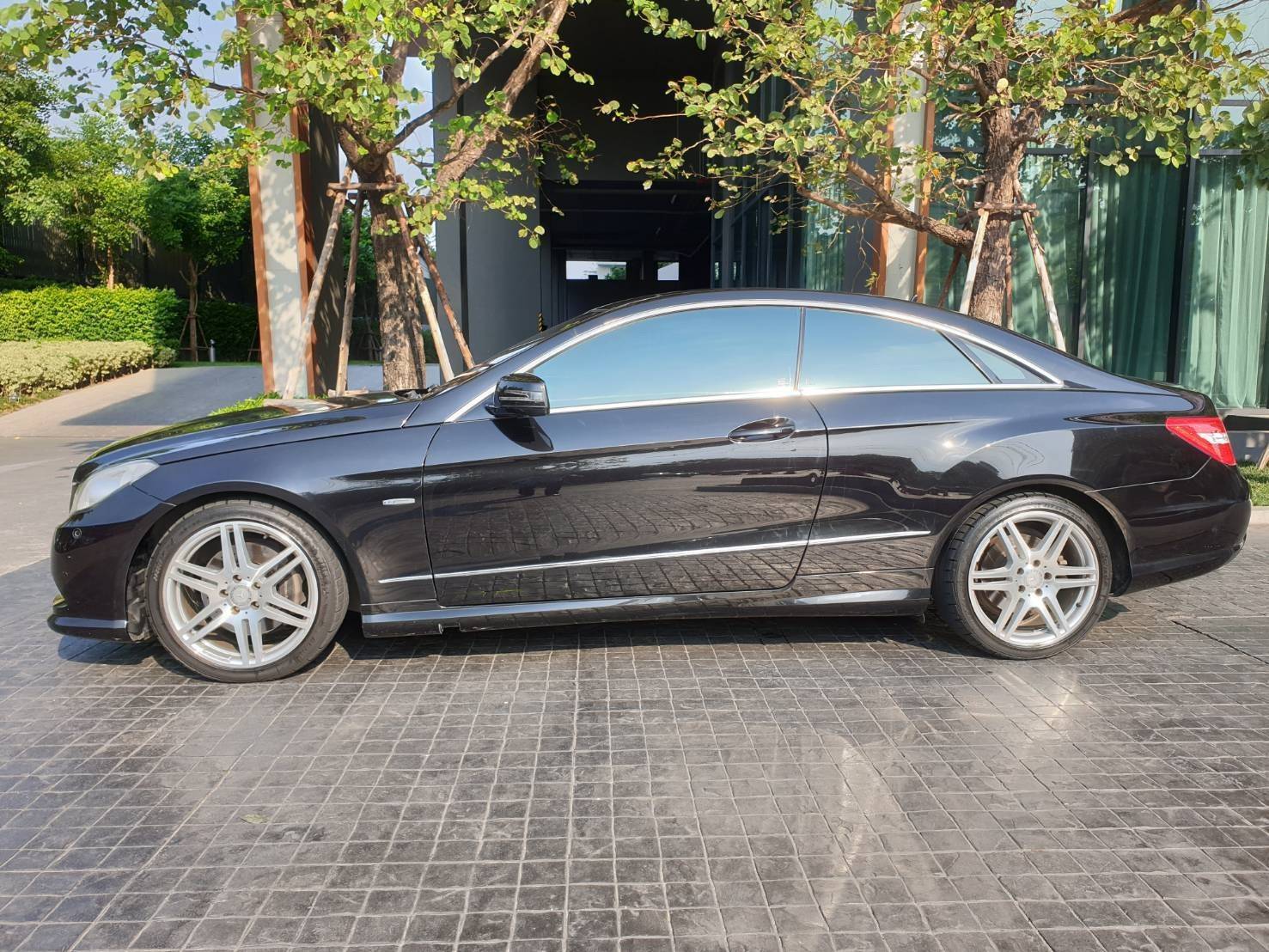 Mercedes Benz e200 coupe ปี 2011
