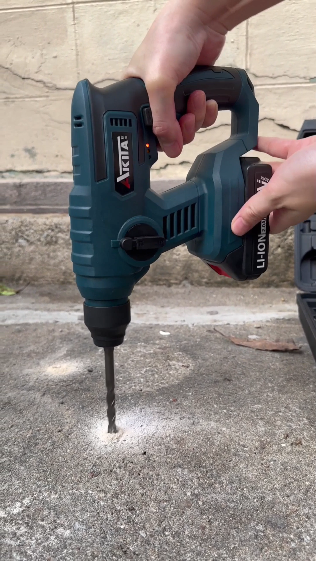 สว่านโรตารี่ไร้สาย AKITA มี 2 รุ่น 188V และ 399V