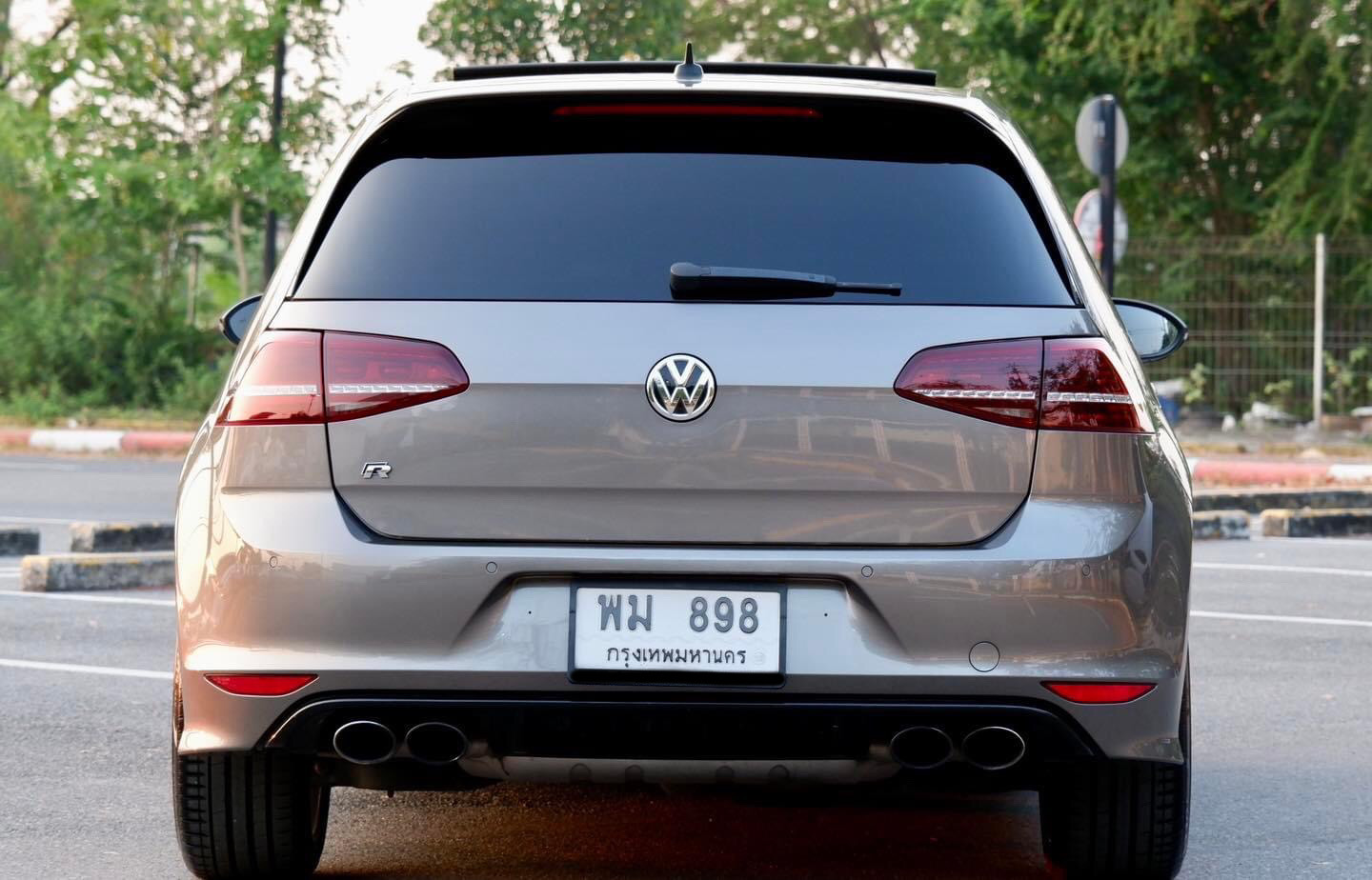 Volkswagen Golf R MK7 2.0 TSI DSG Hatch 3Doors ปี 2016