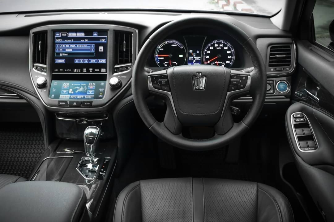 Toyota Crown Athlete ปี2013