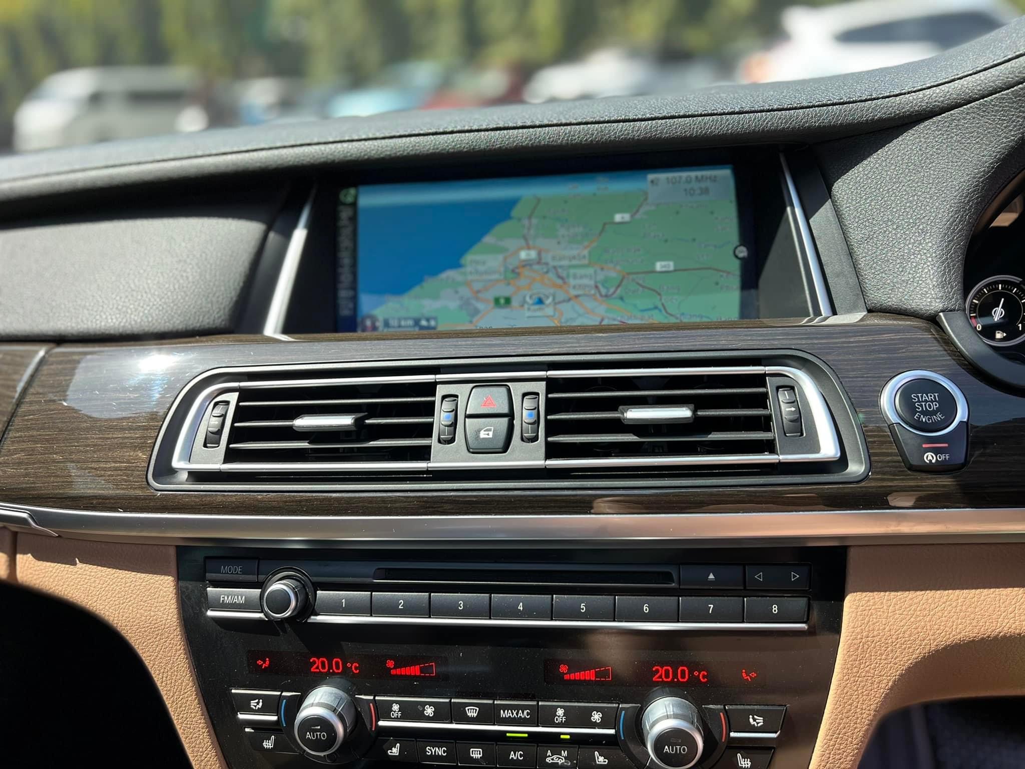BMW 730LD Lci ประตูดูด หลังคาซันรูฟ ปี 2015