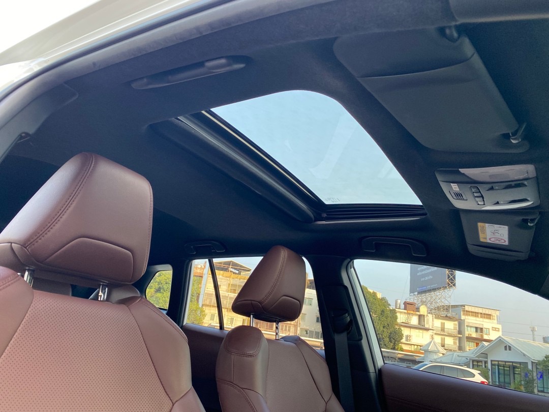 Toyota Cross Hybrid Premium Safety ปี 2020