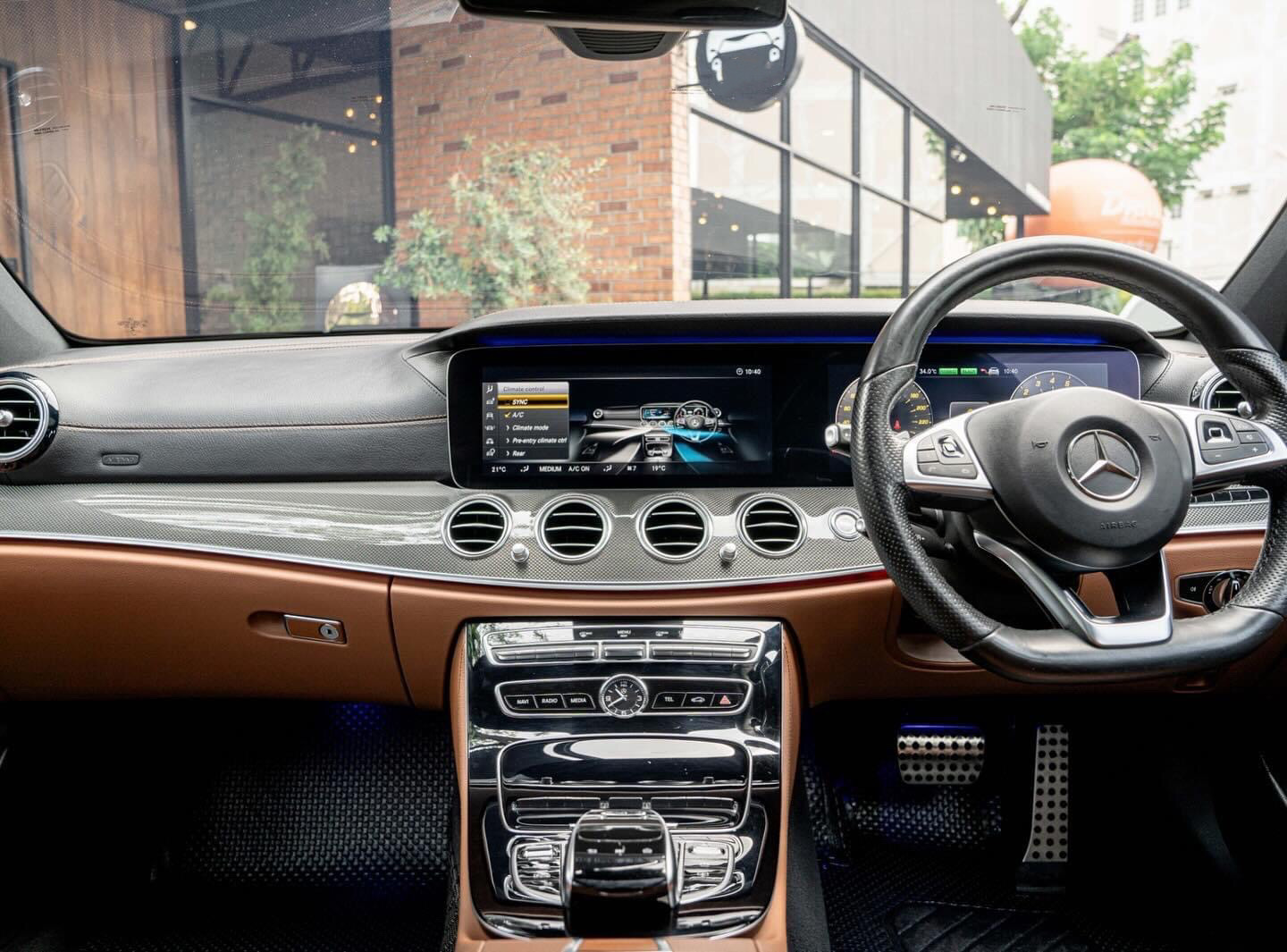 Mercedes-Benz E350e AMG Plug-in Hybrid ปี 2018
