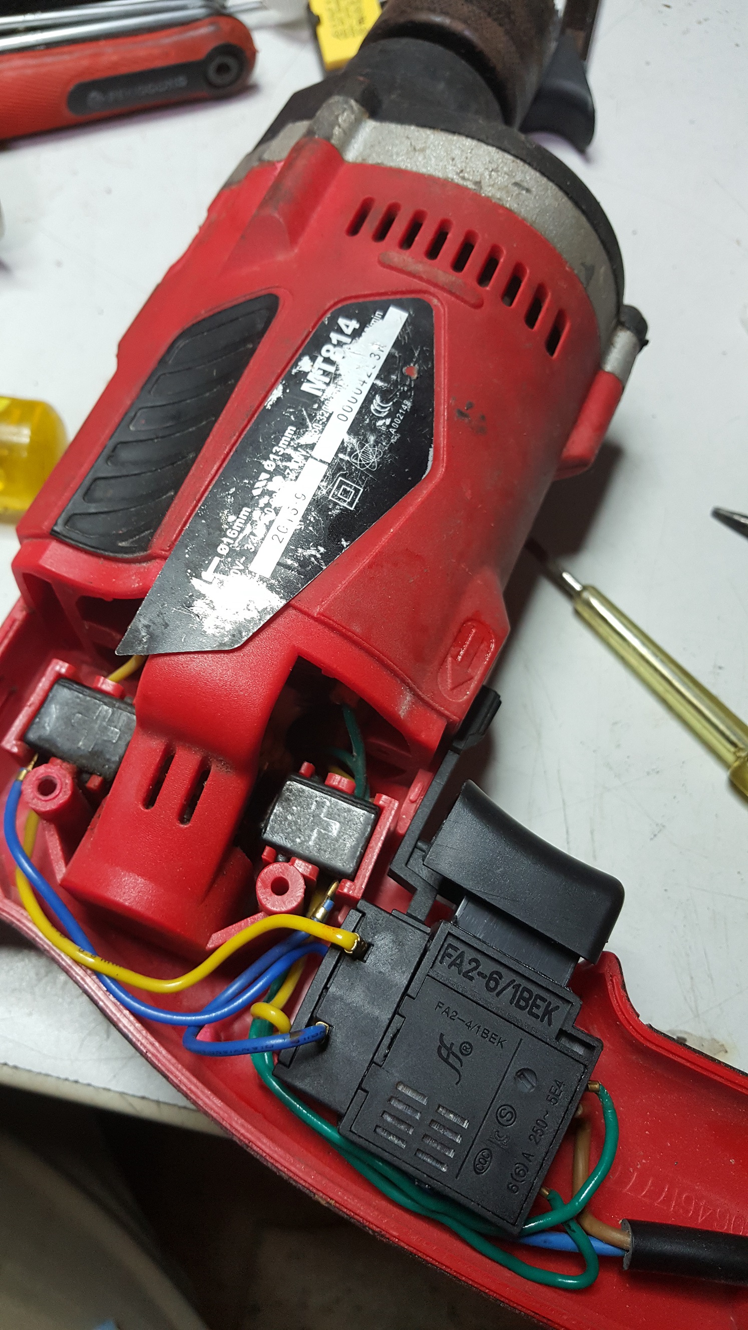 ซ่อมสว่านไฟฟ้า ยี่ห้อ MAKTEC รุ่น MT814 อาการไฟไม่เข้า