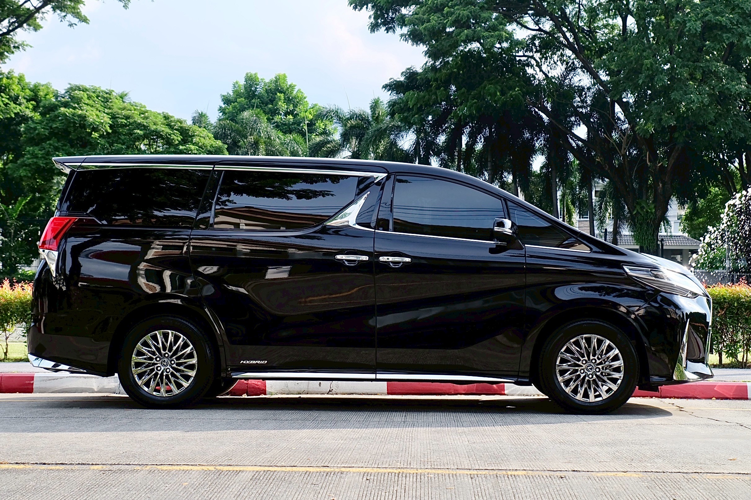 Lexus LM300h Exclusive 4-Seater ปี 2023