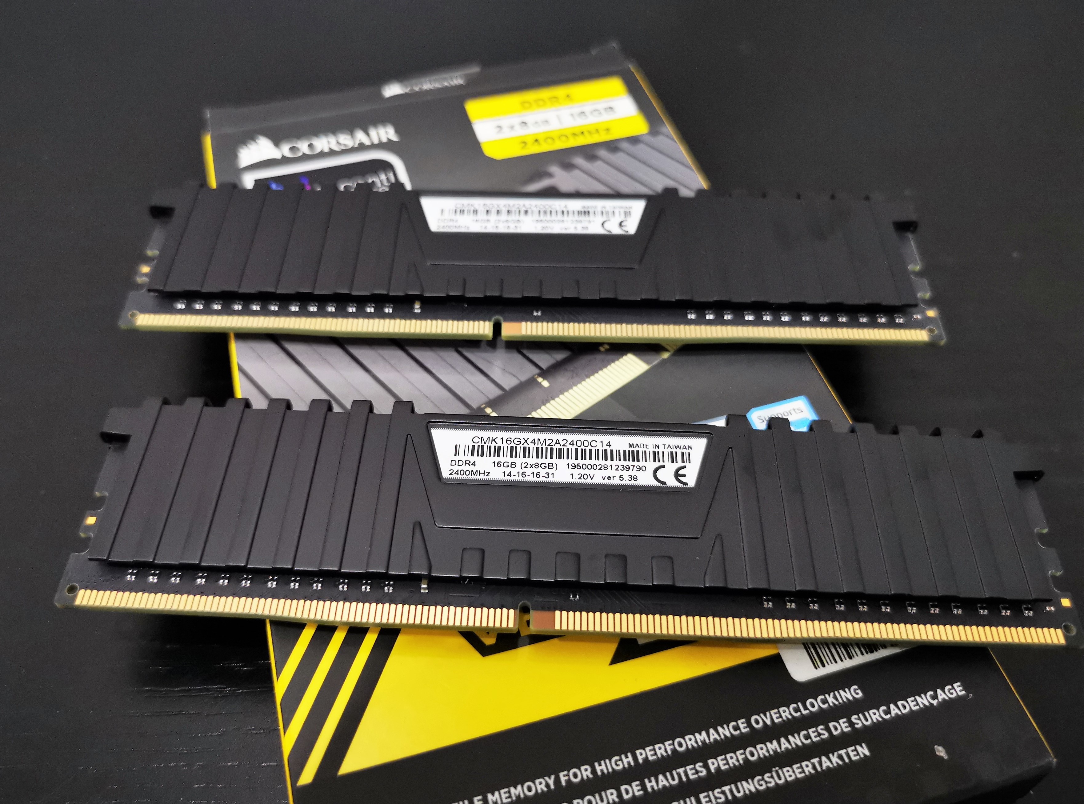 RAM Corsiar VENGEANCE LPX DDR4 16GB(8*2)/2400 (Black)