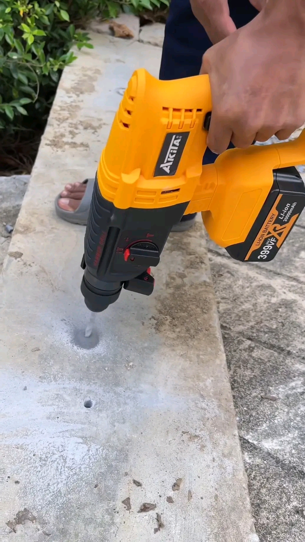 สว่านโรตารี่ไร้สาย 3 ระบบ AKITA 399V 2-26 แบต 2 ก้อน