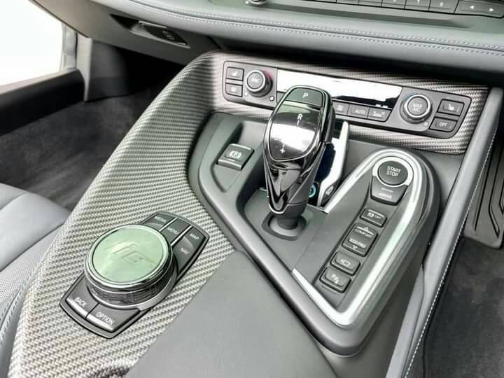 BMW i8 Roadster ปี 2021