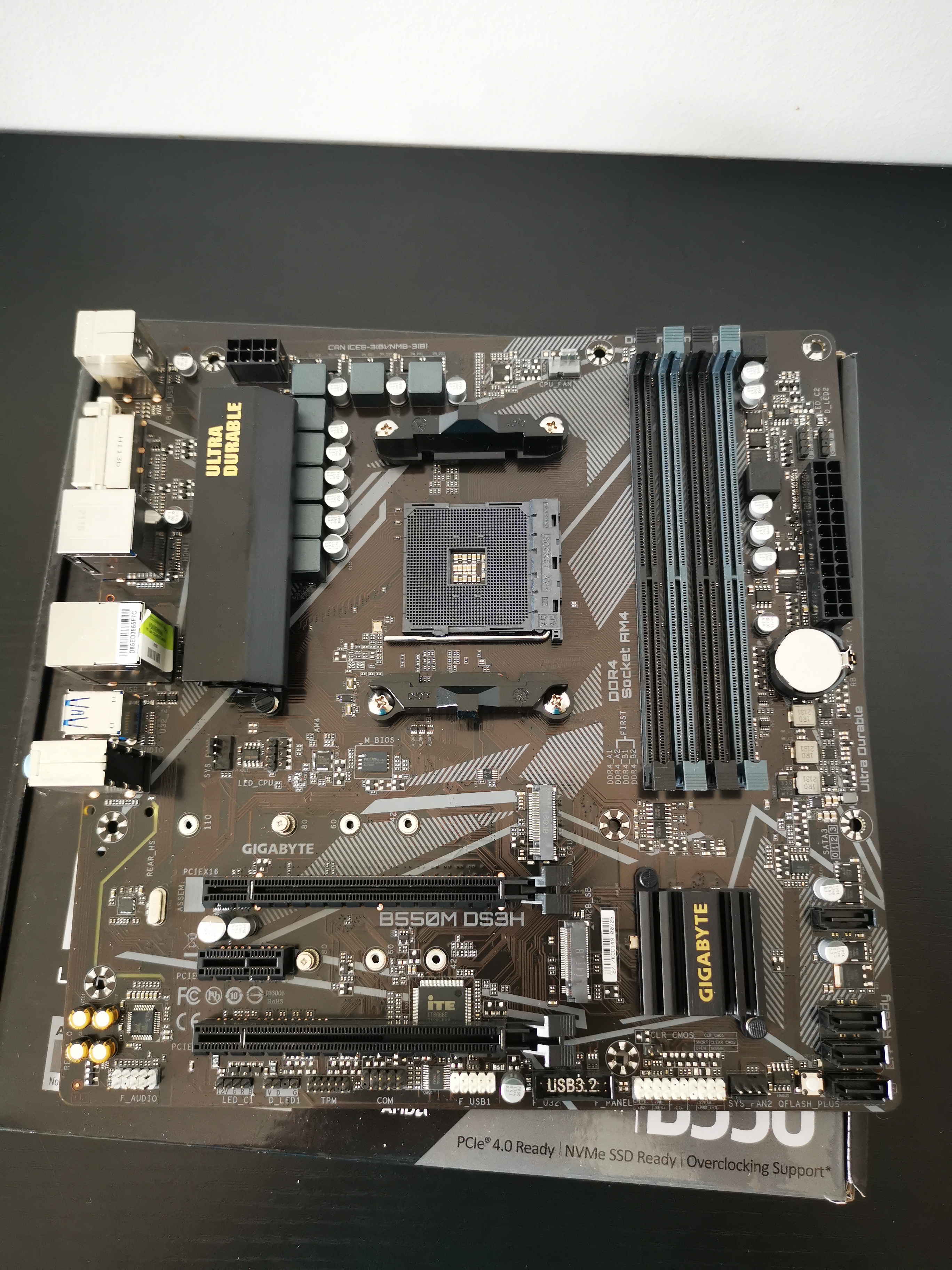 GIGABYTE B550M DS3H