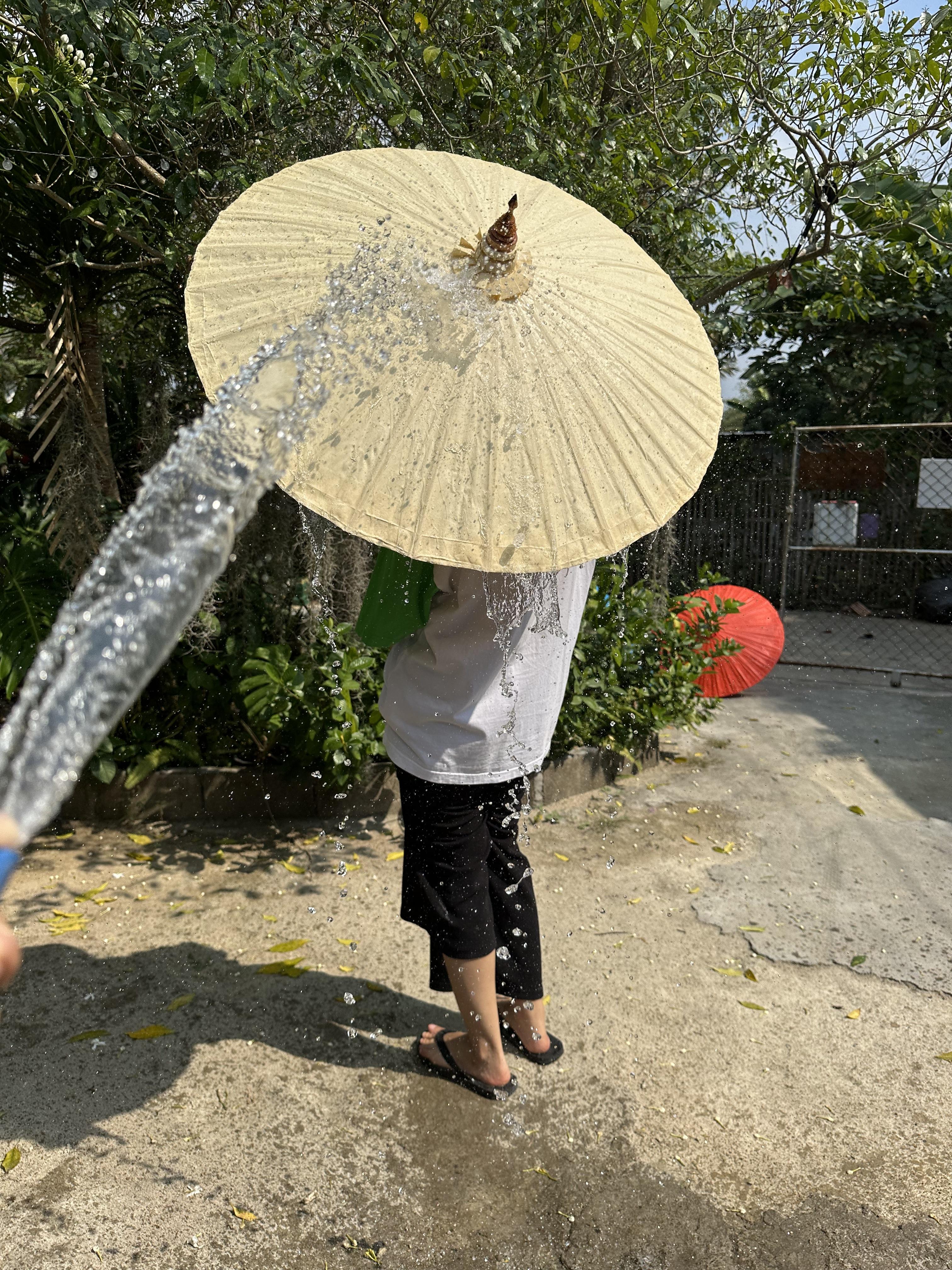 ร่มเชียงใหม่ ร่มผ้าน้ำมัน สีเขียวมะนาว17 นิ้ว ร่มแม่การะเกด กันน้ำได้